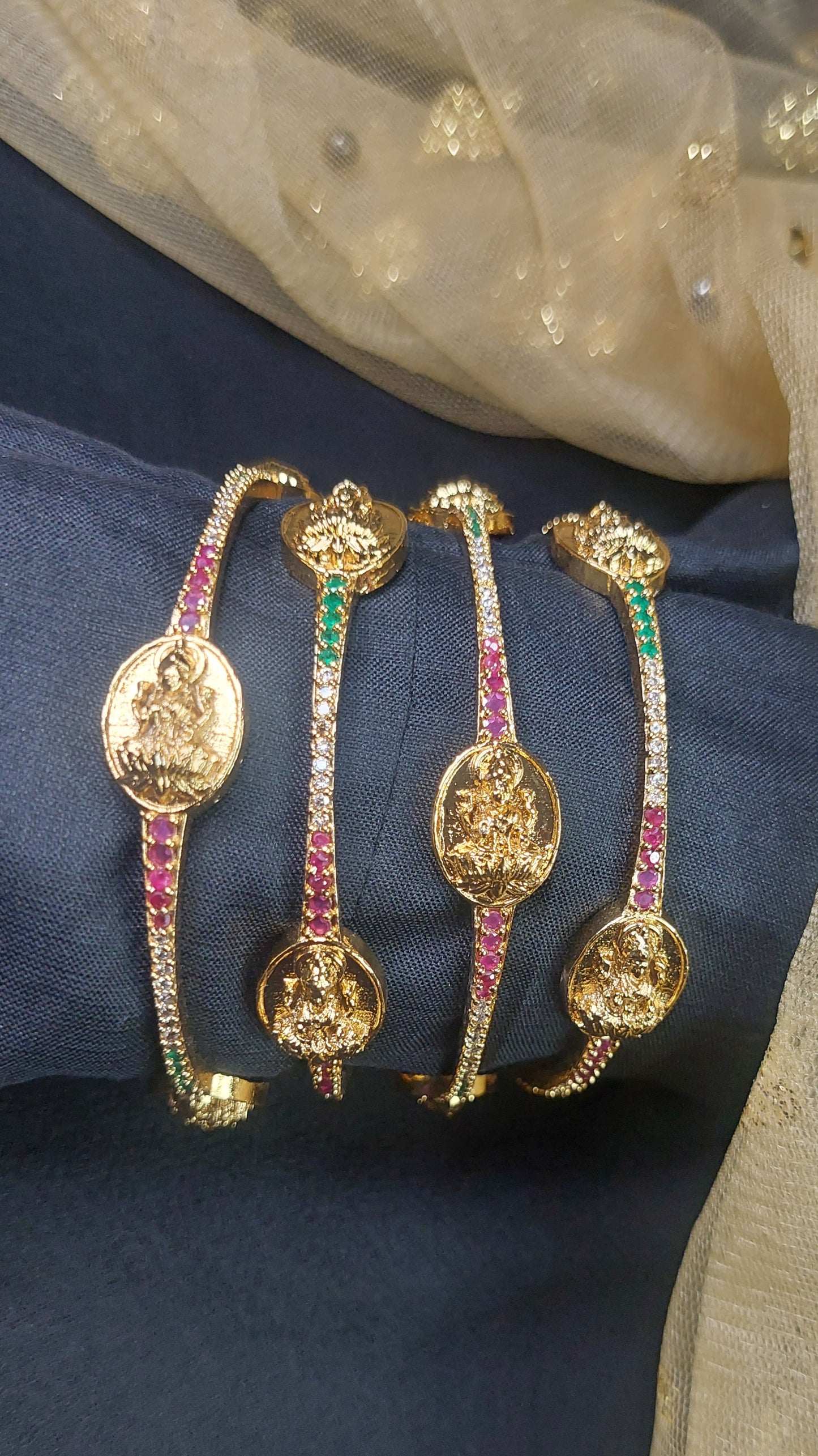 ANTIQUE GOLD BANGLES E106