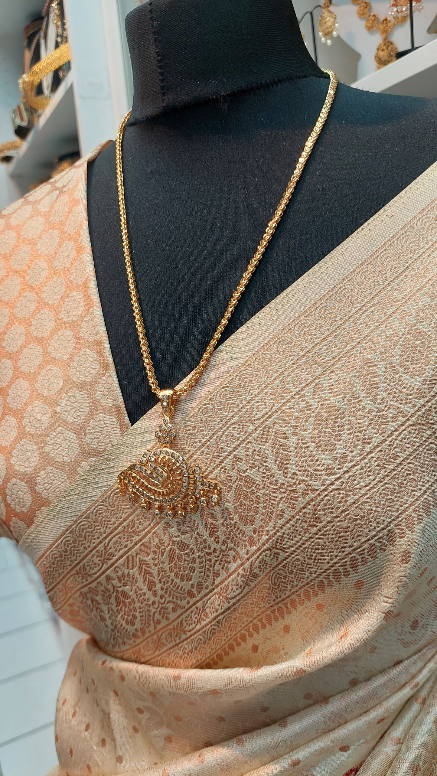 SANGU PENDANT & CHAIN