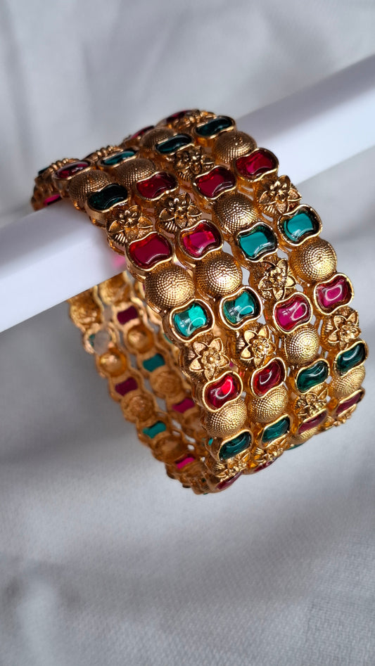 ANTIQUE GOLD BANGLE SET E0145