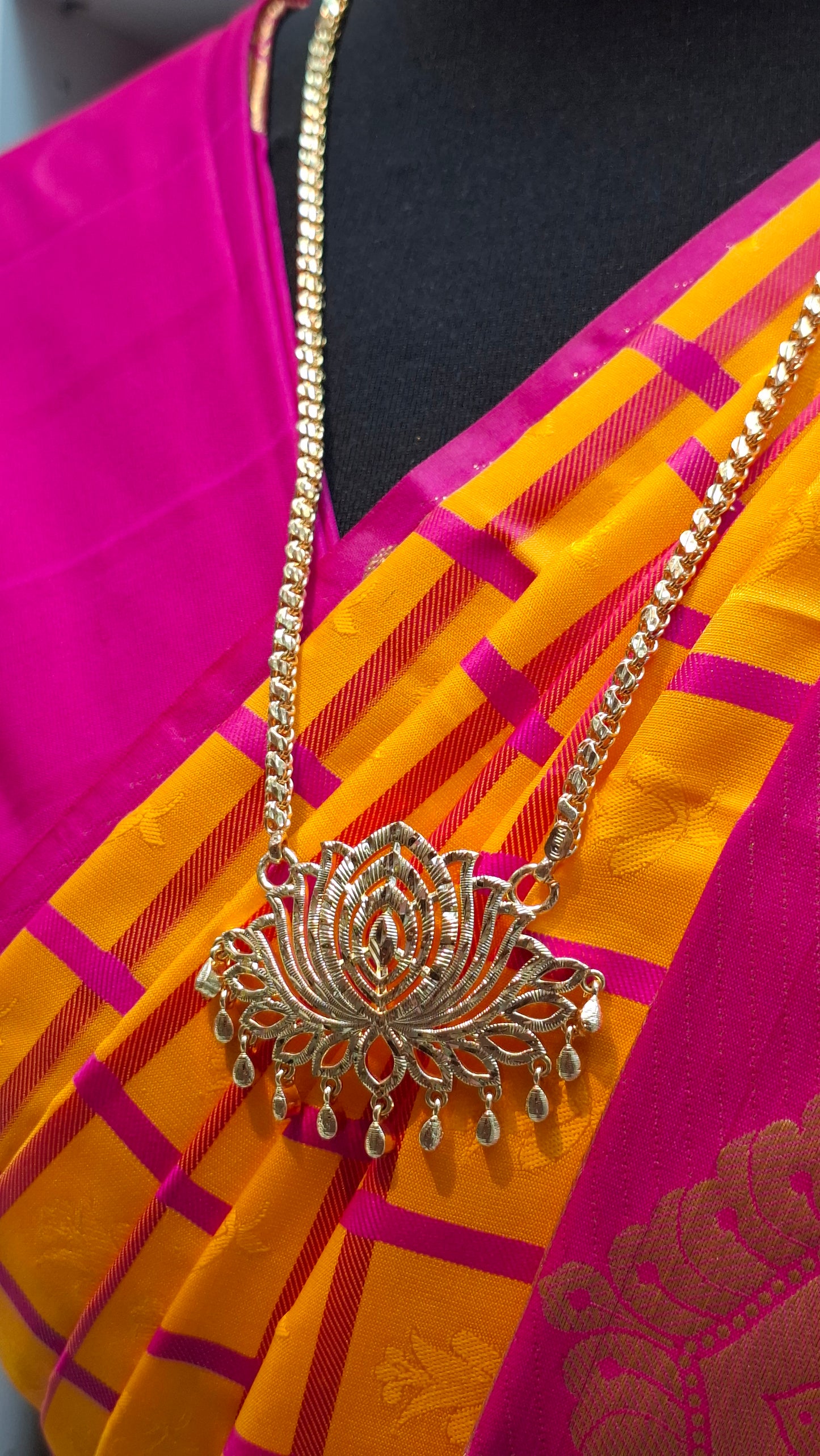 1 GRAM GOLD LOTUS PADAKAM