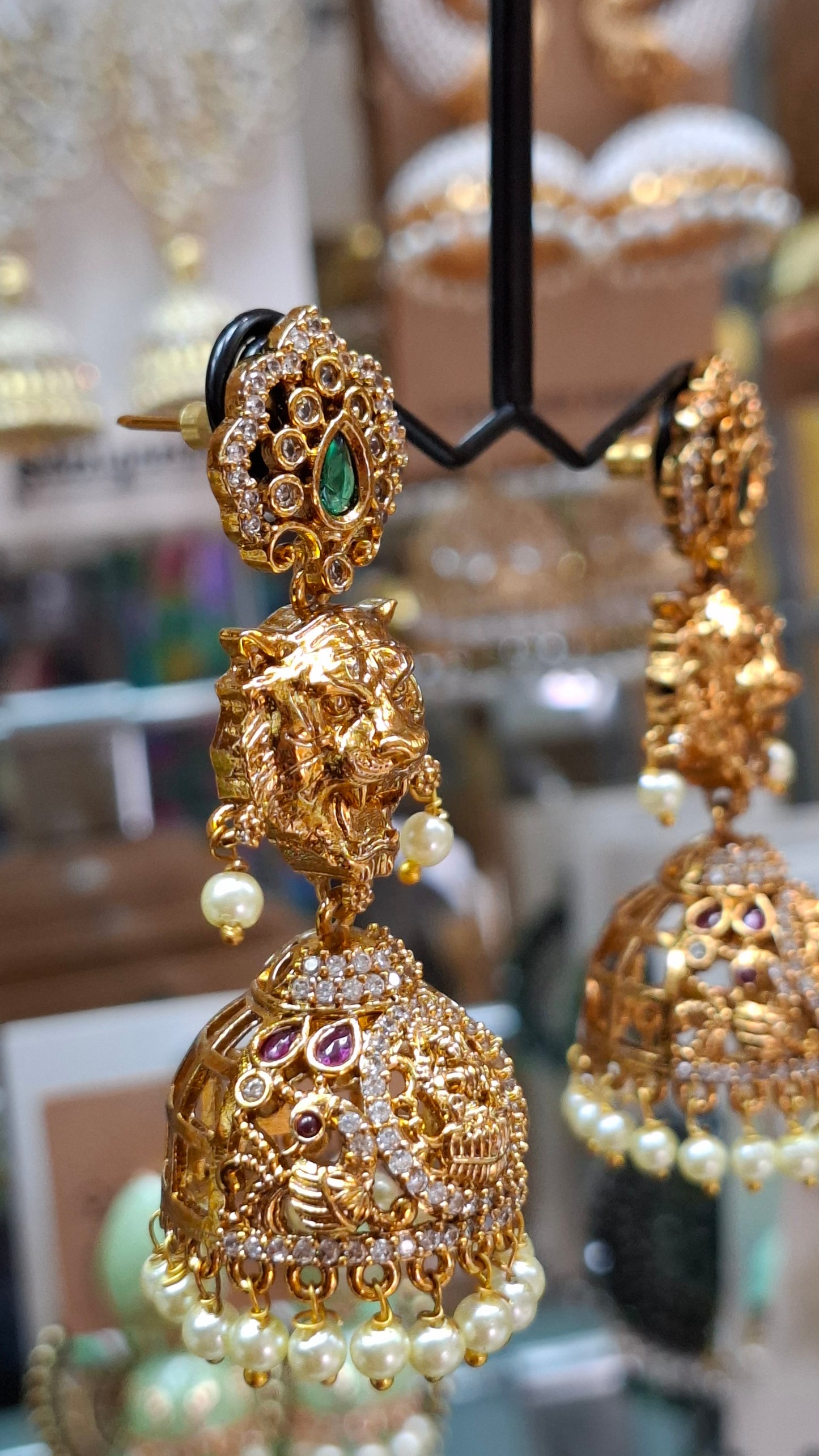 ANTIQUE GOLD JUMKHAS E0309