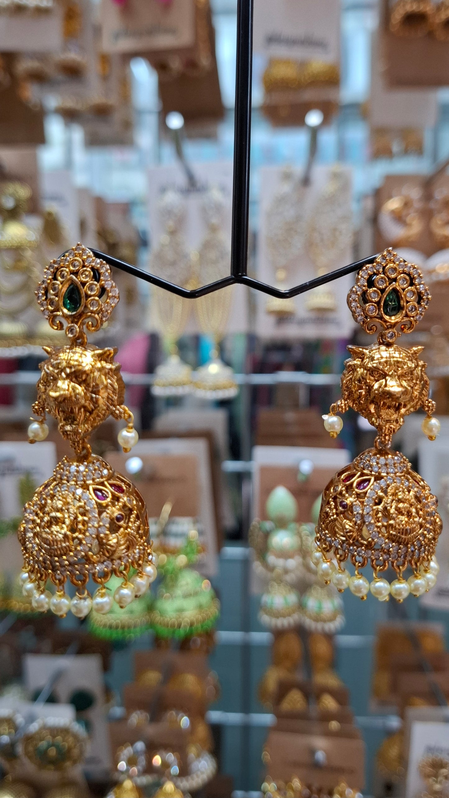 ANTIQUE GOLD JUMKHAS E0309