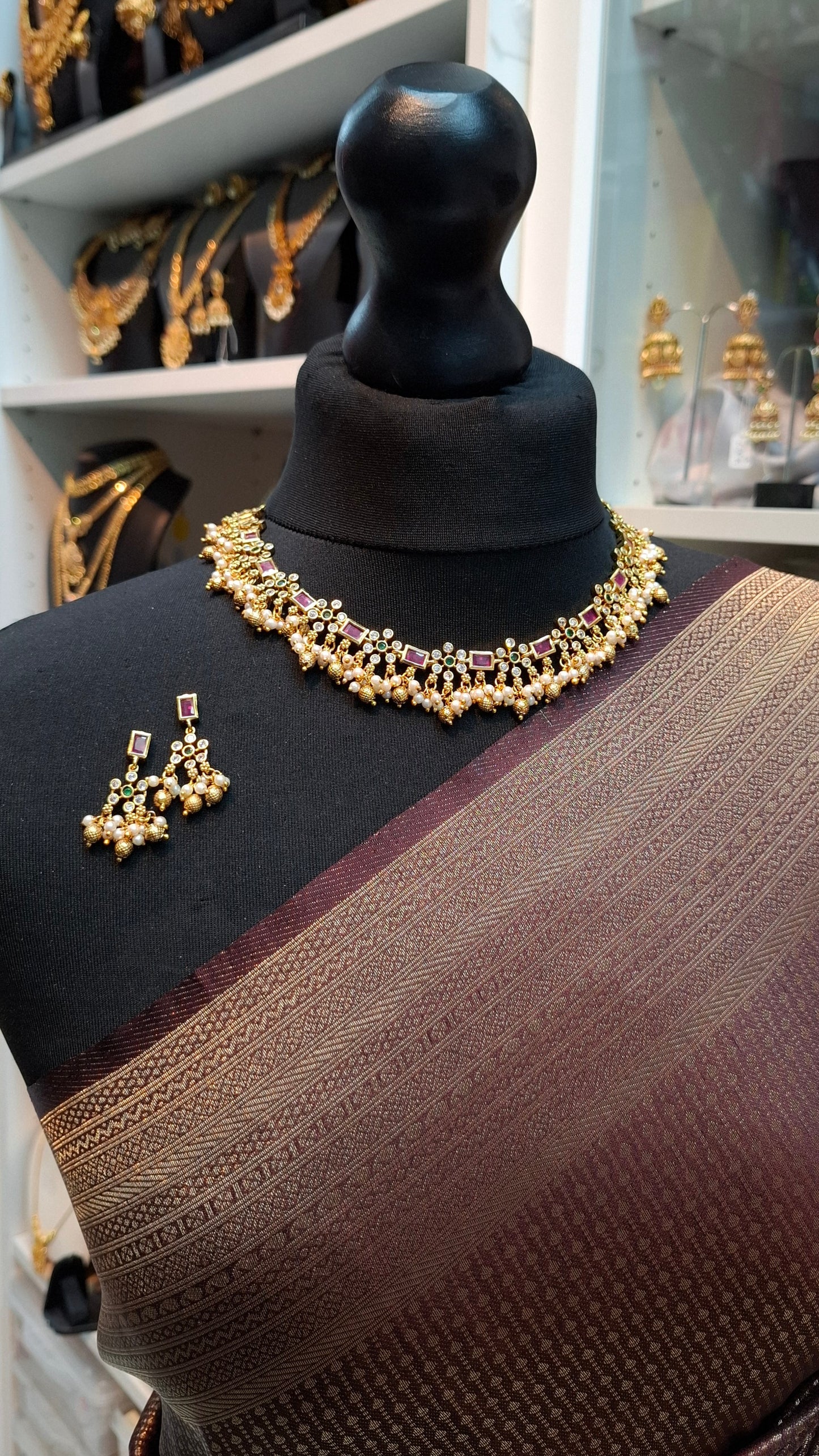 ANTIQUE GOLD SET E0205