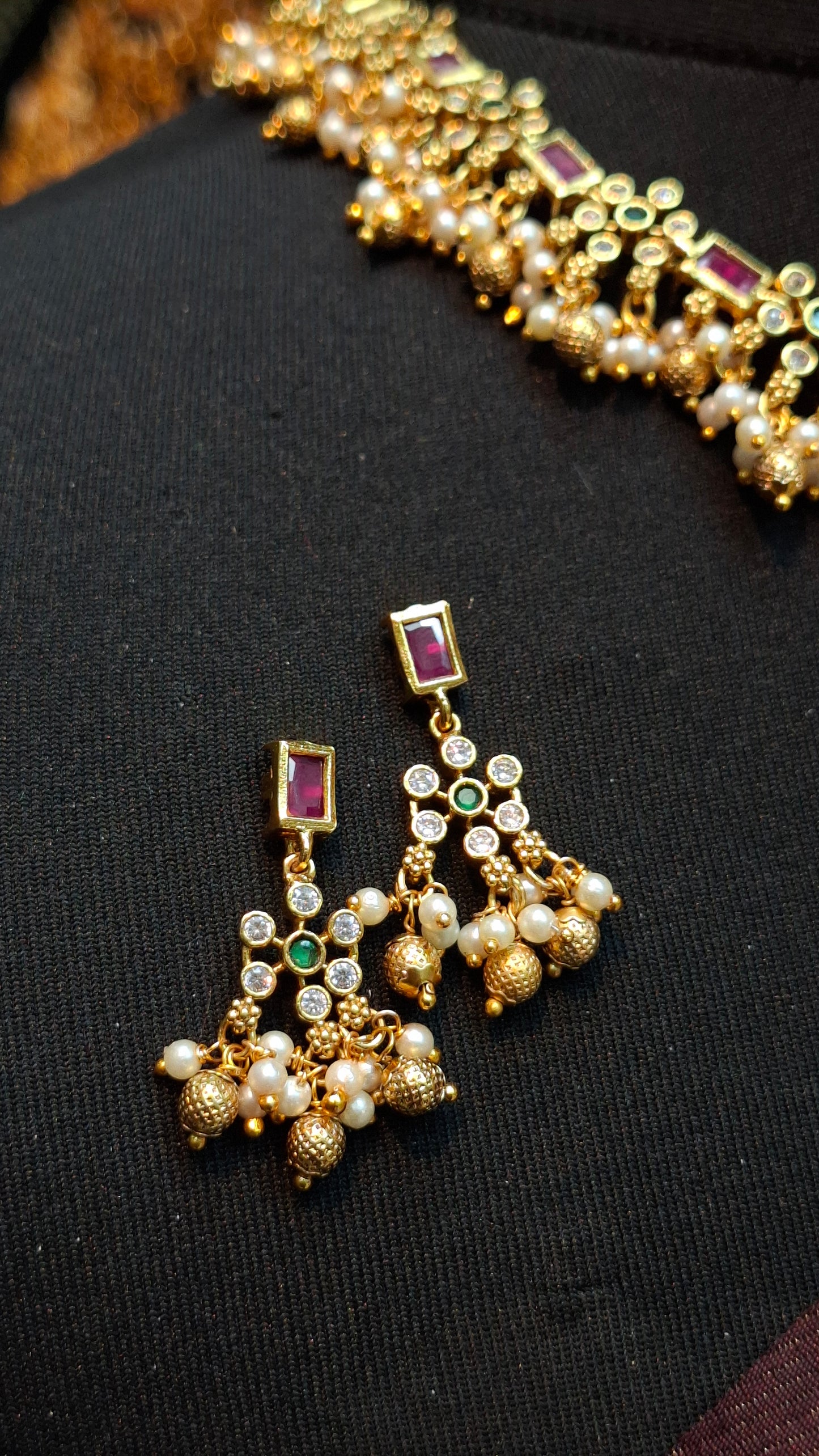ANTIQUE GOLD SET E0205