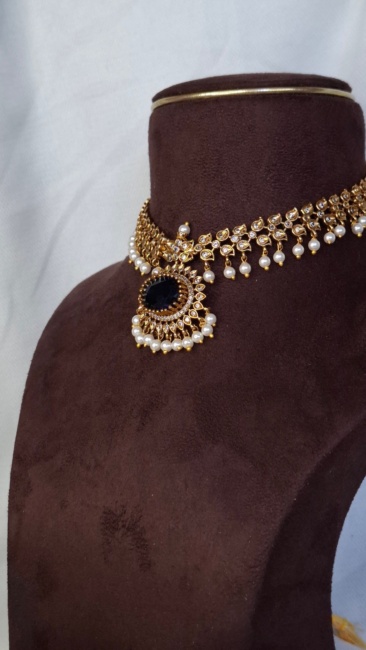 ANTIQUE GOLD SET E0222