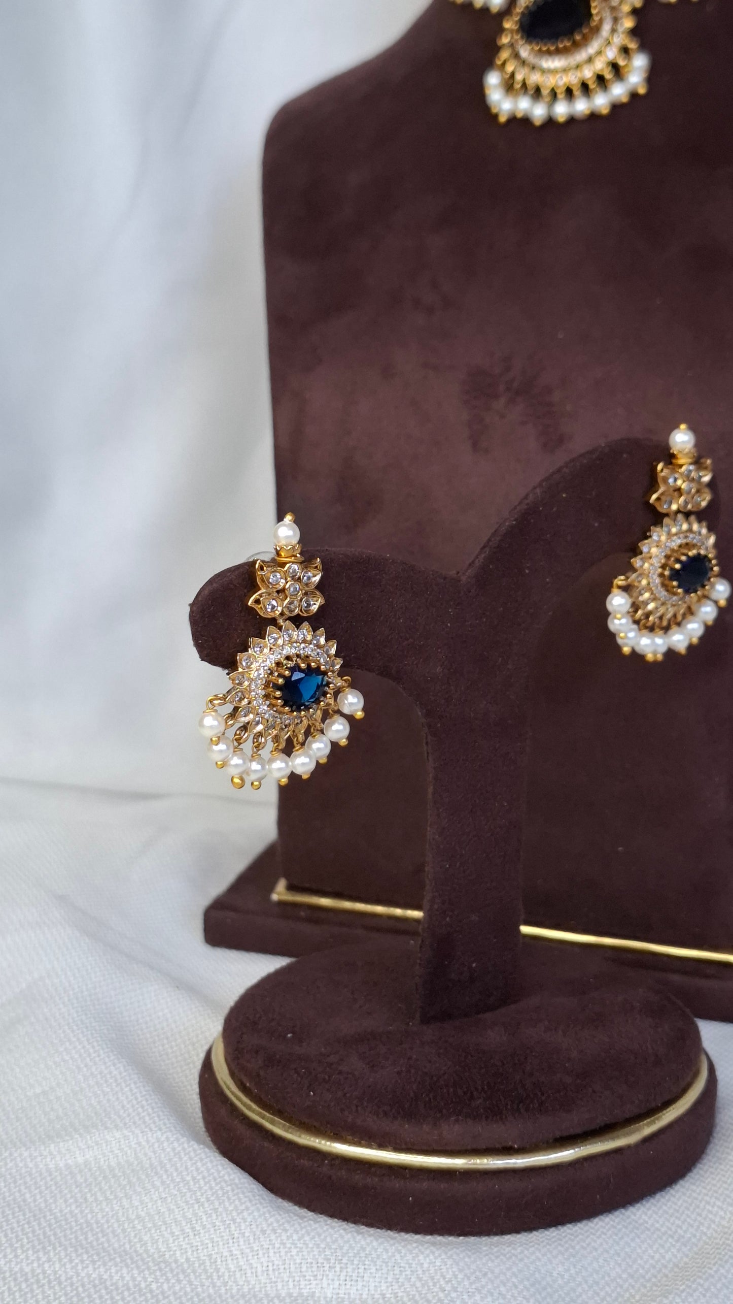 ANTIQUE GOLD SET E0222
