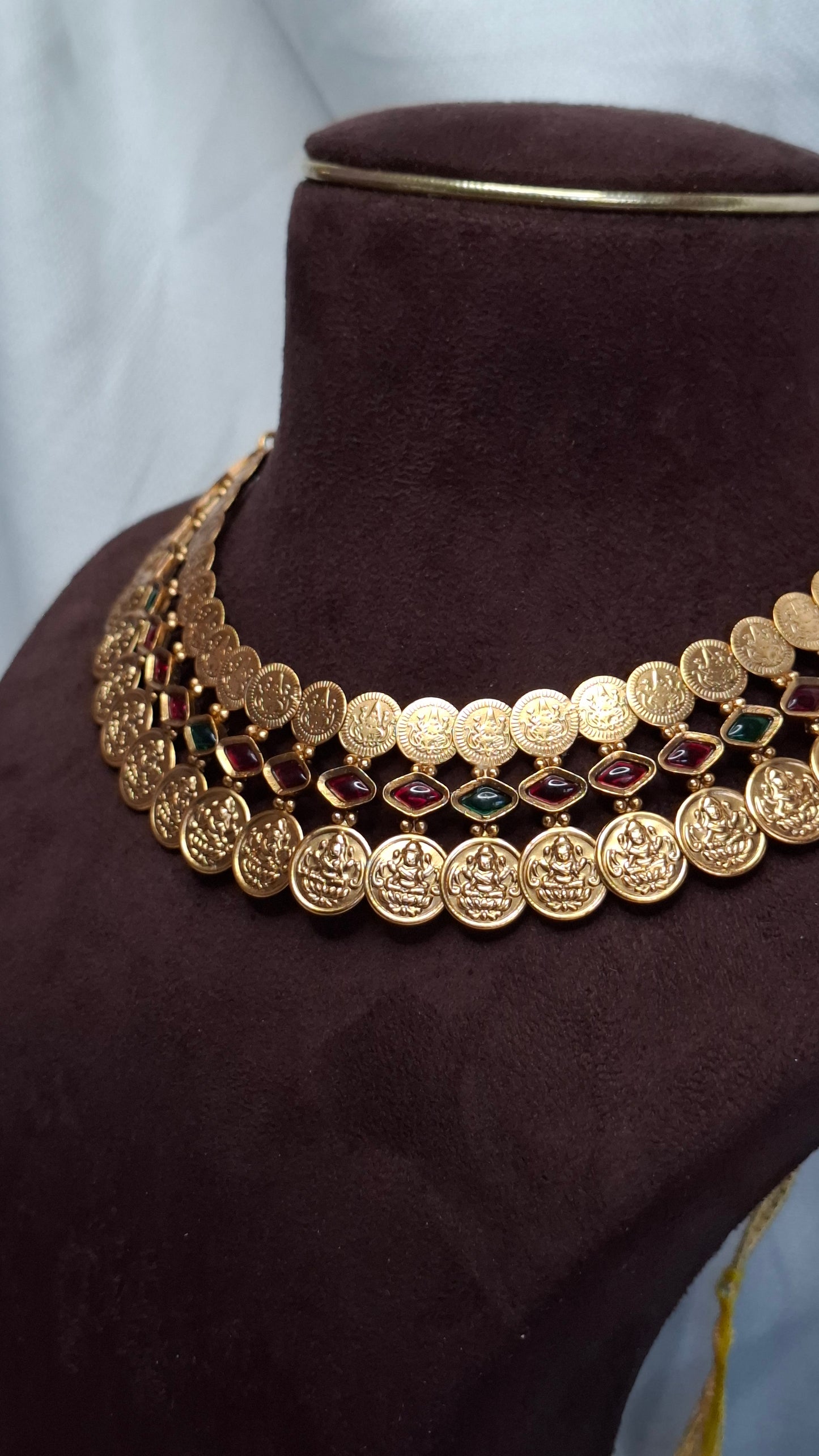 ANTIQUE GOLD SET E0227