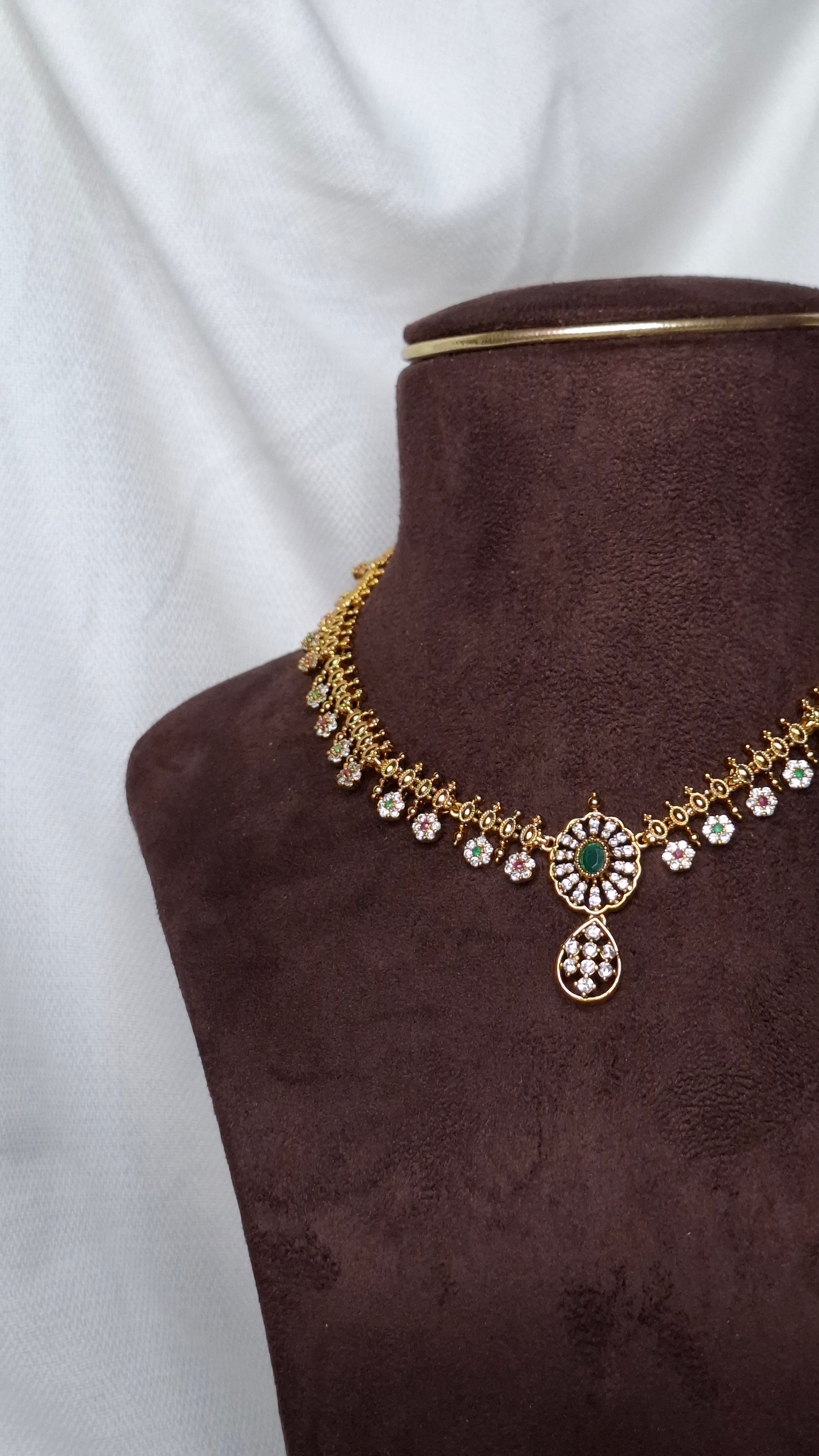 ANTIQUE GOLD SET E0231