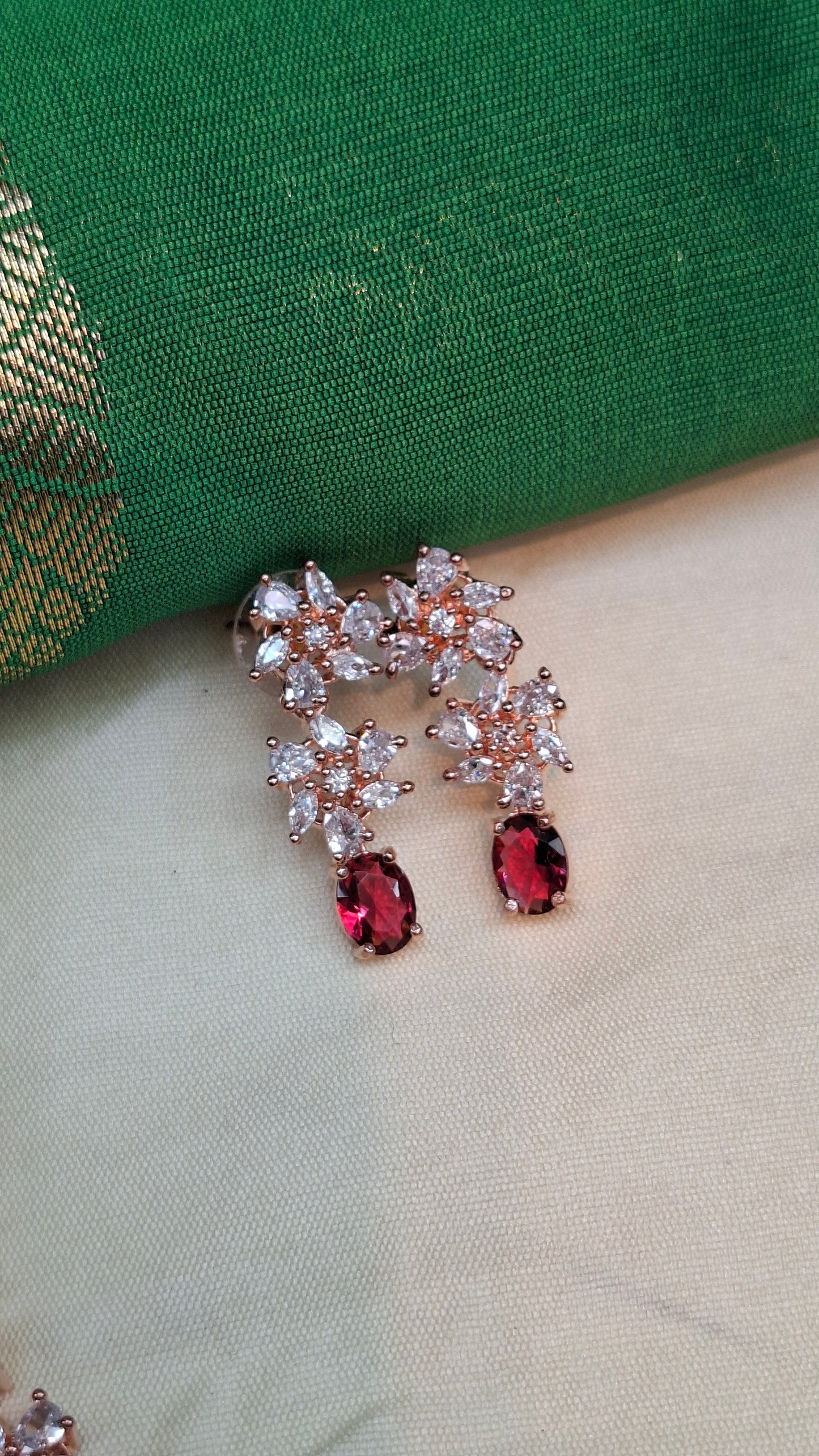 RED/ ROSE GOLD A.D STONE SET 020