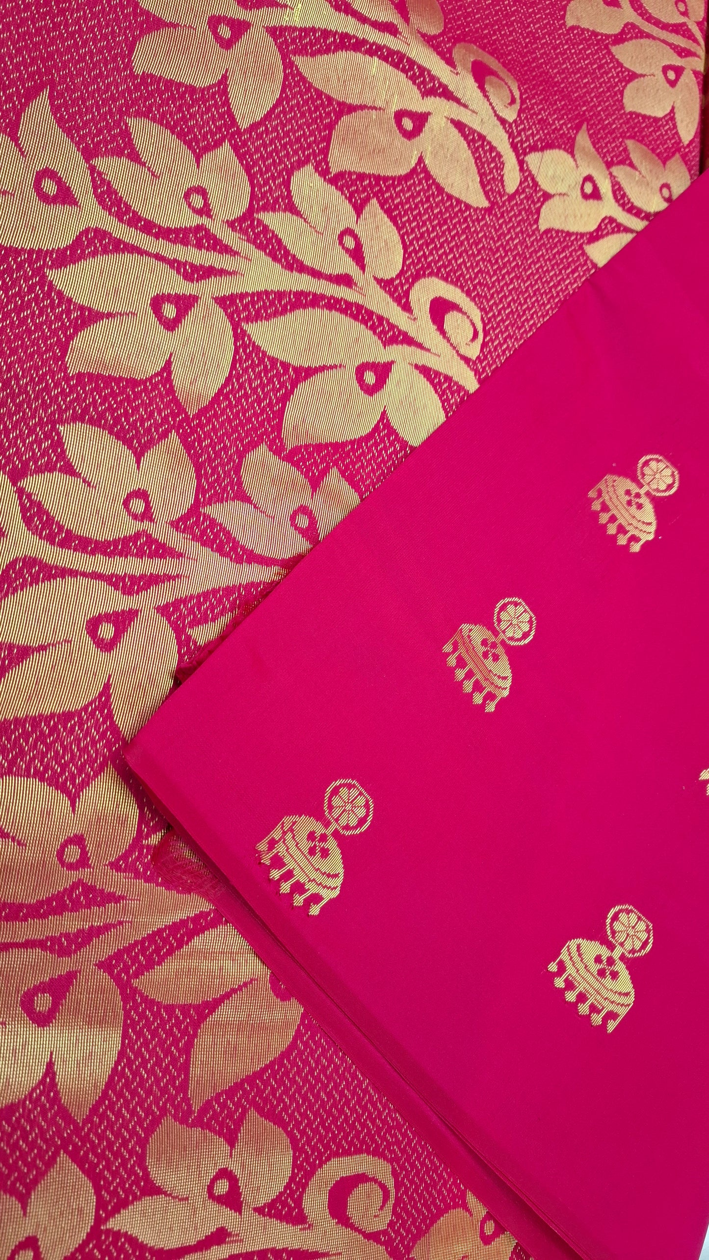 MAGENTA BORDERLESS SOFT SILK