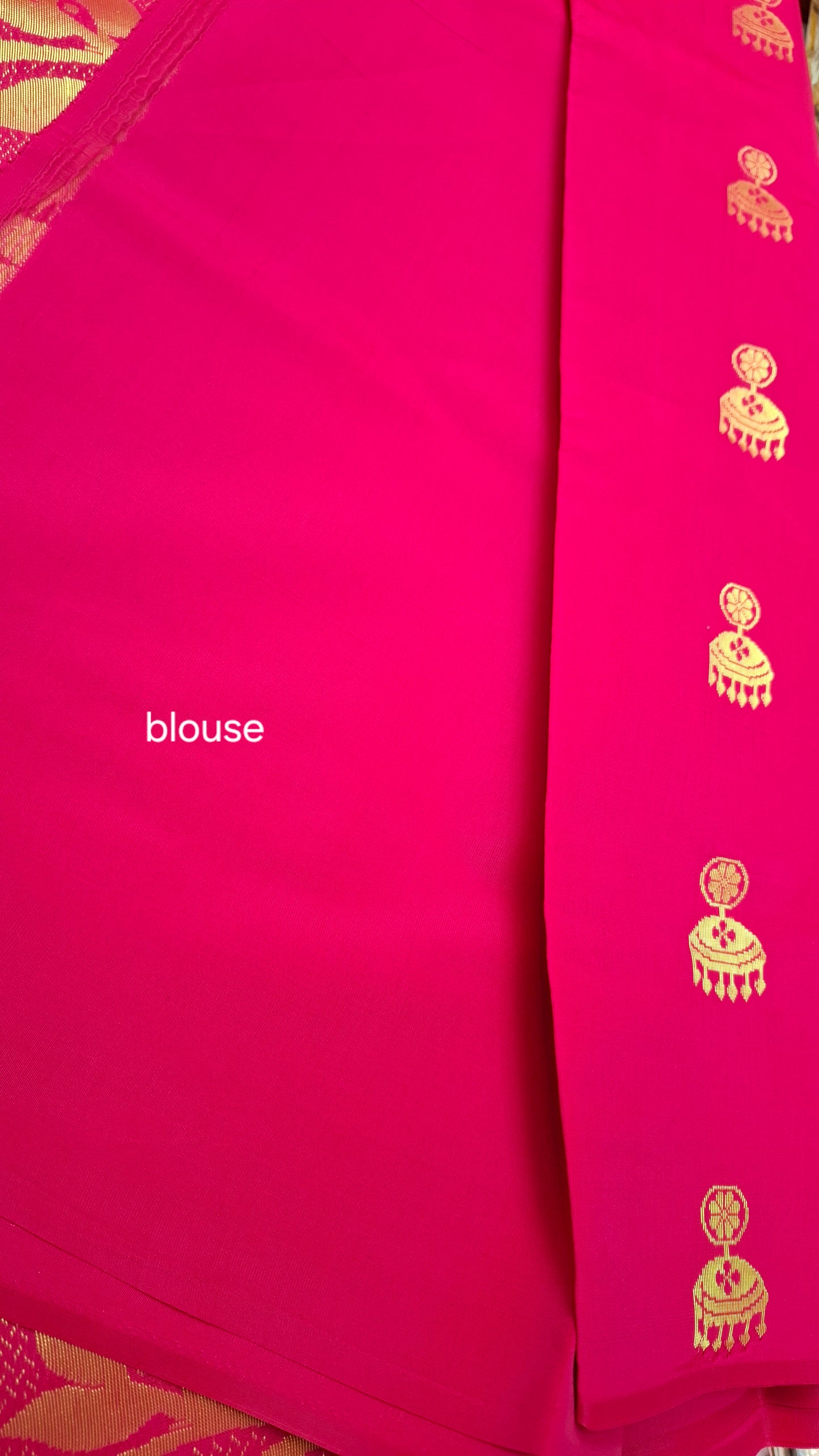 MAGENTA BORDERLESS SOFT SILK