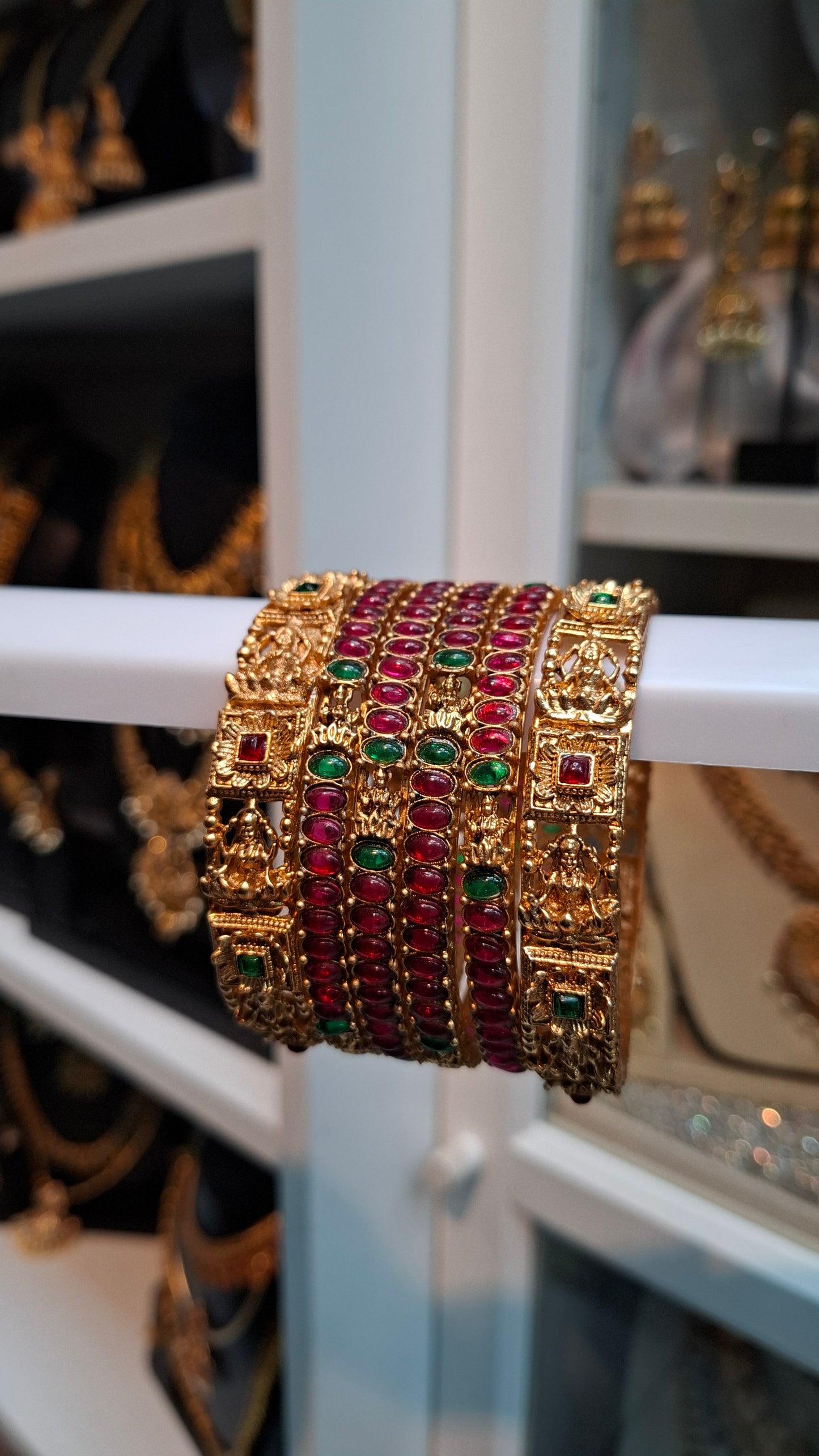 ANTIQUE GOLD BANGLE SET E139