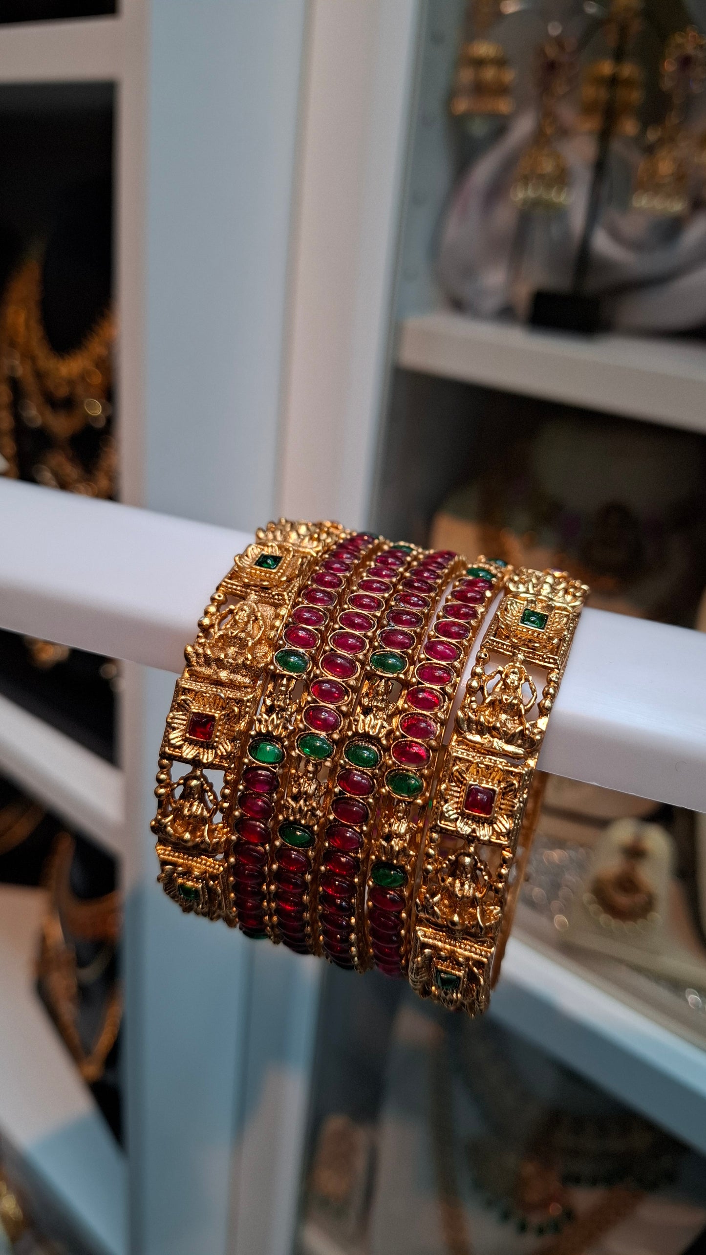 ANTIQUE GOLD BANGLE SET E139