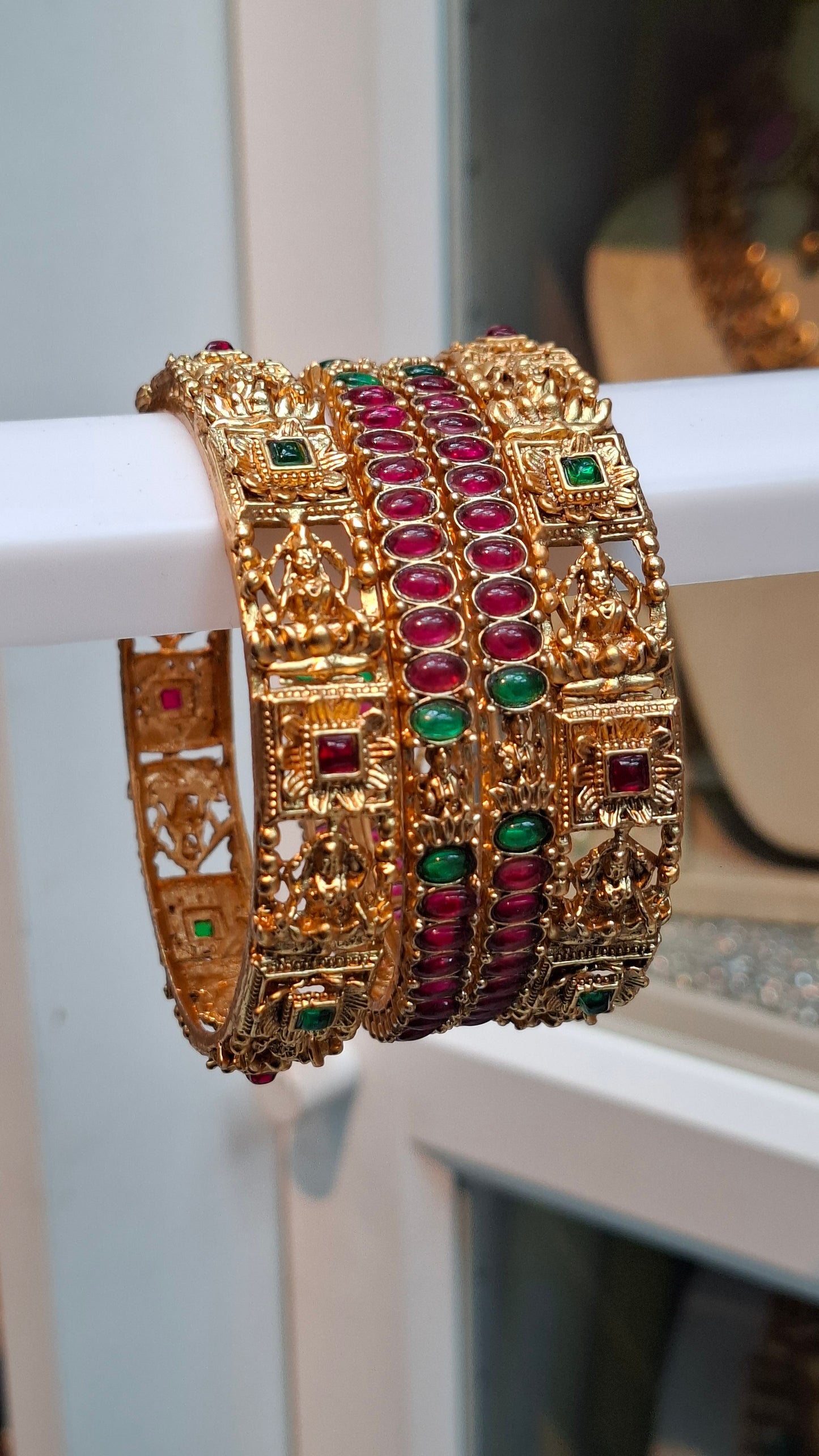 ANTIQUE GOLD BANGLES E140