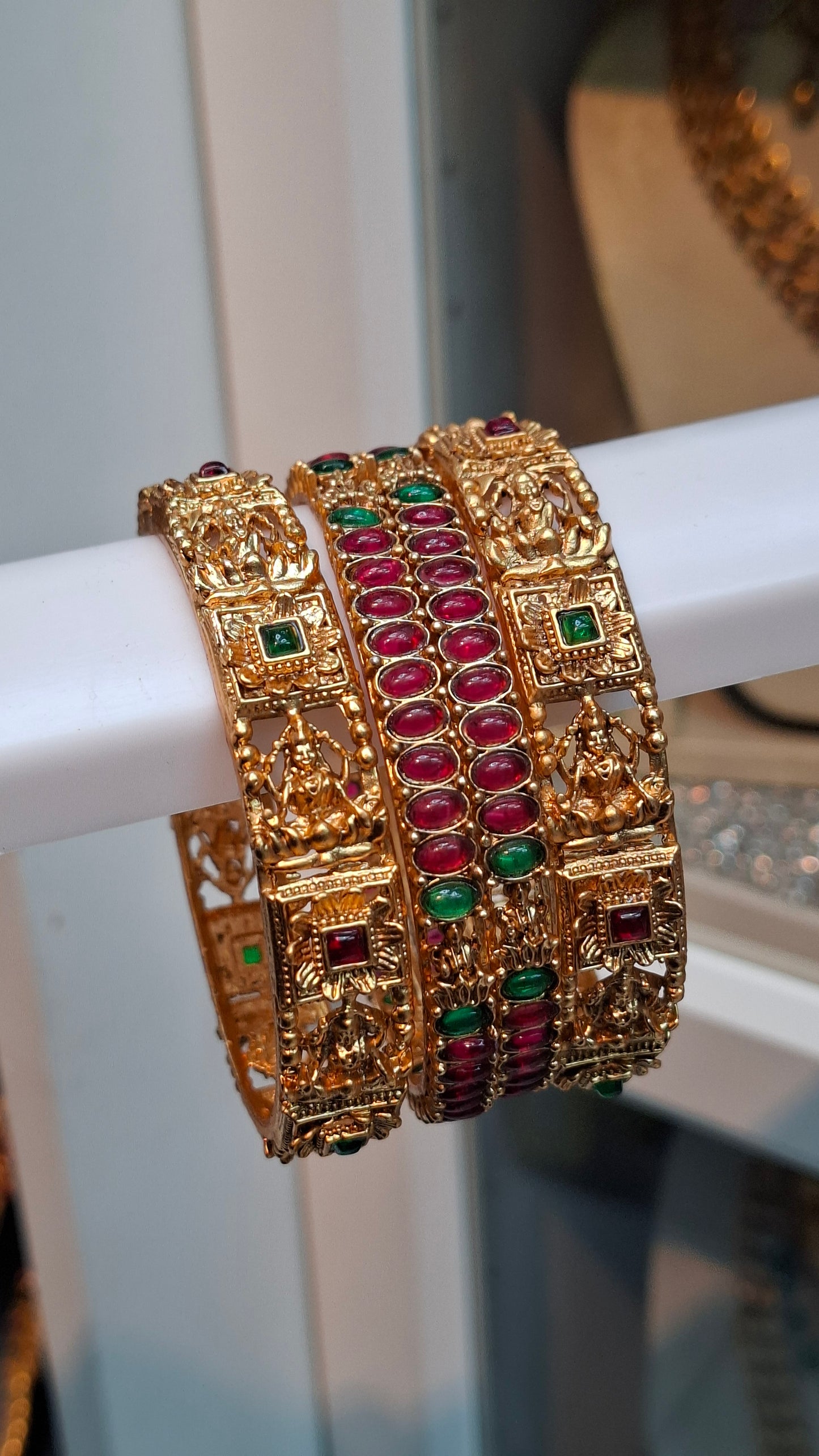 ANTIQUE GOLD BANGLES E140