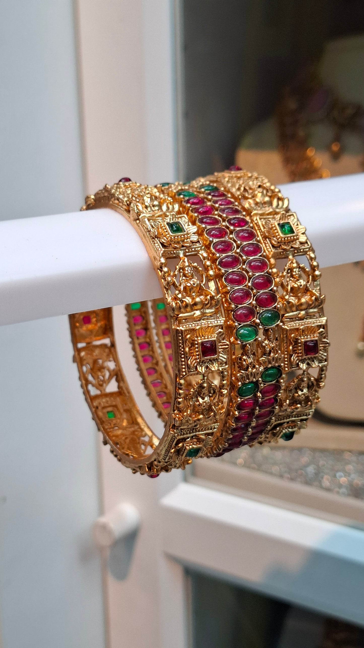 ANTIQUE GOLD BANGLES E140
