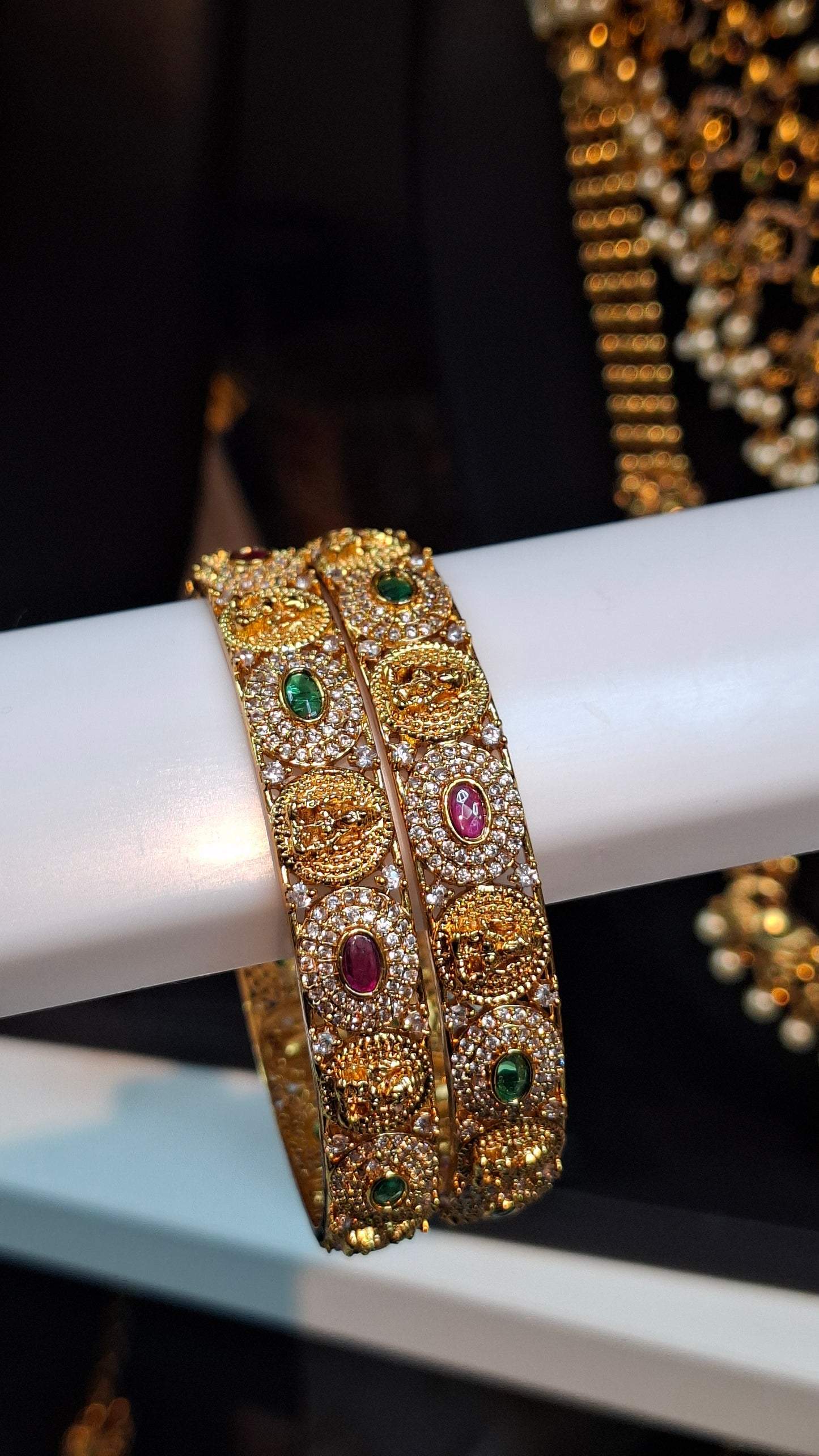 ANTIQUE GOLD BANGLES E142