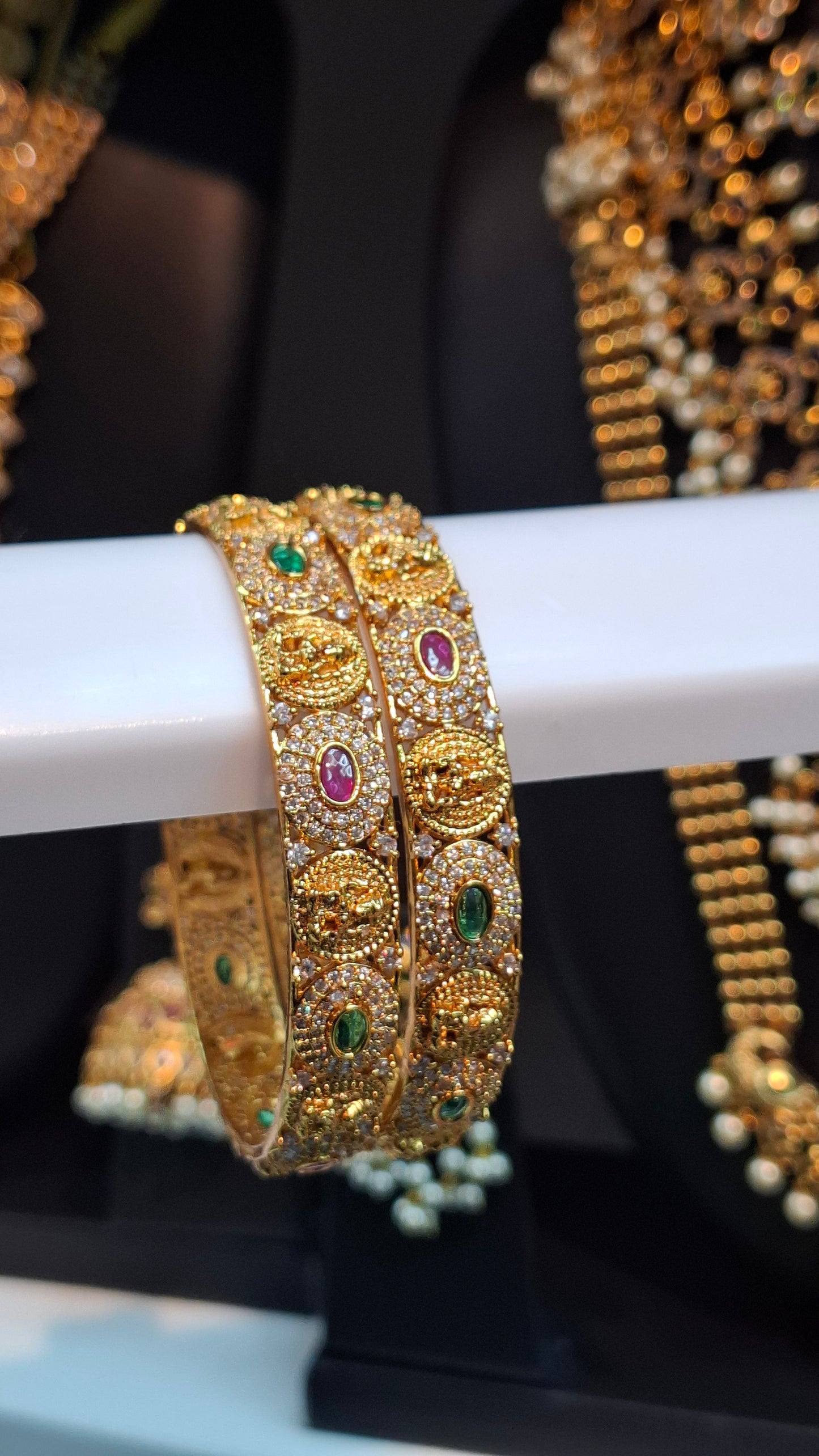 ANTIQUE GOLD BANGLES E142