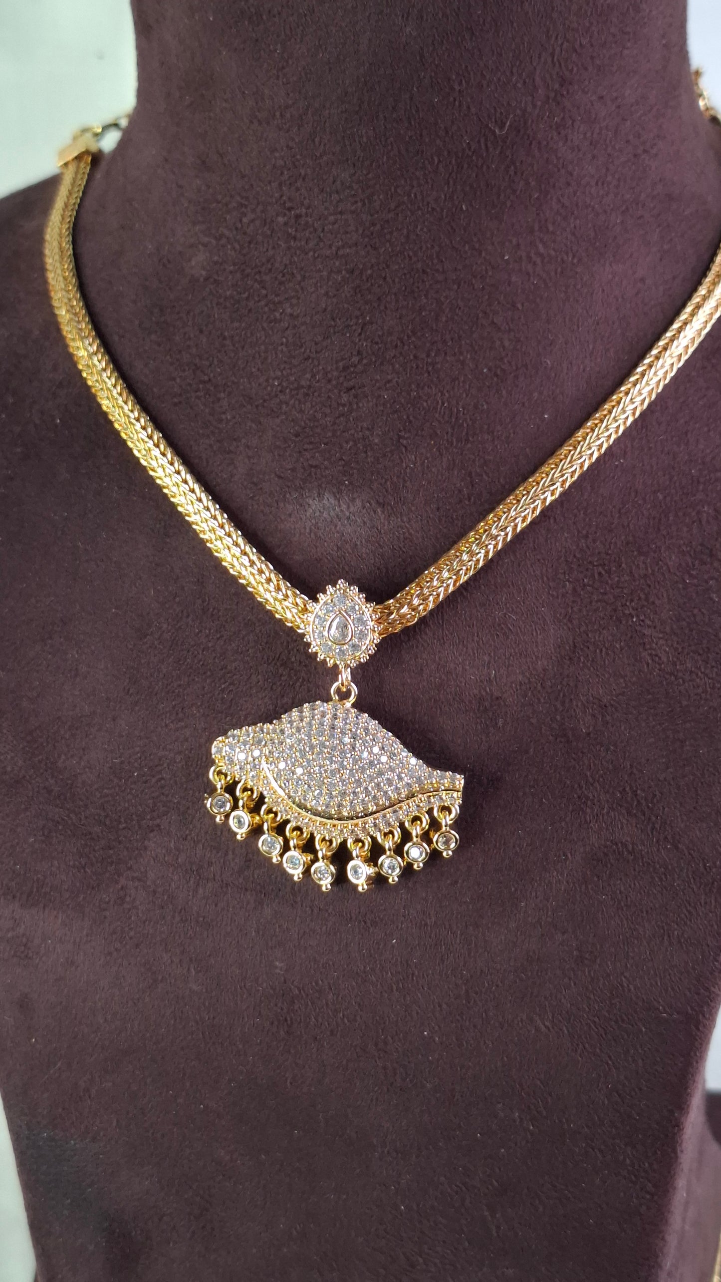 IMPON SHORT NECKLACE E0146