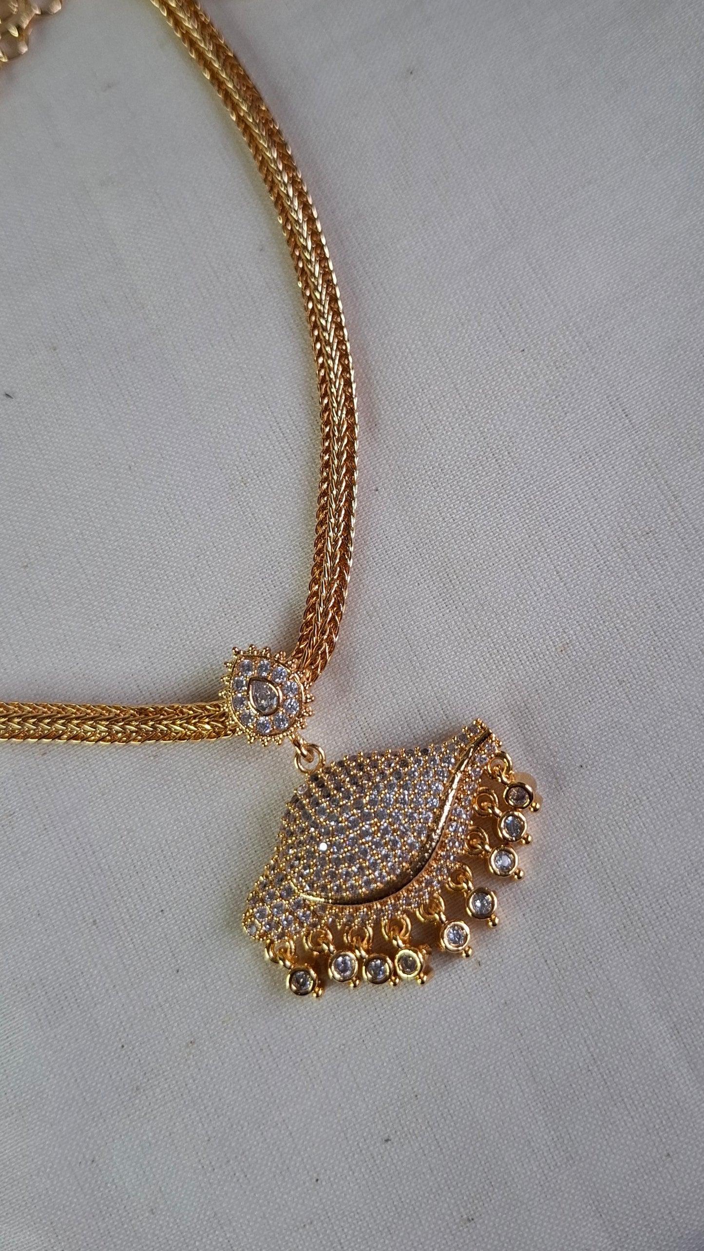 IMPON SHORT NECKLACE E0146