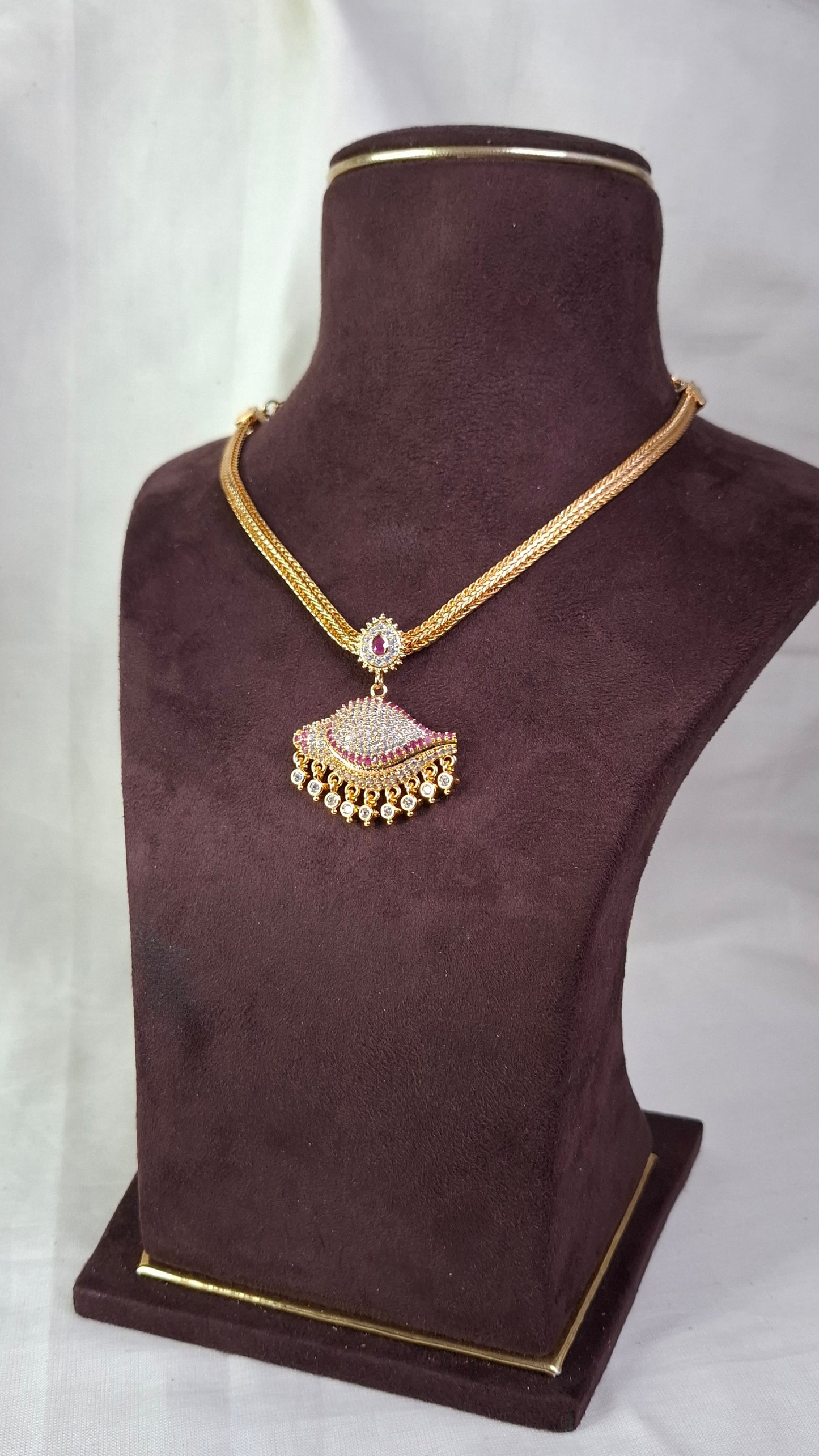 IMPON SHORT NECKLACE E0148