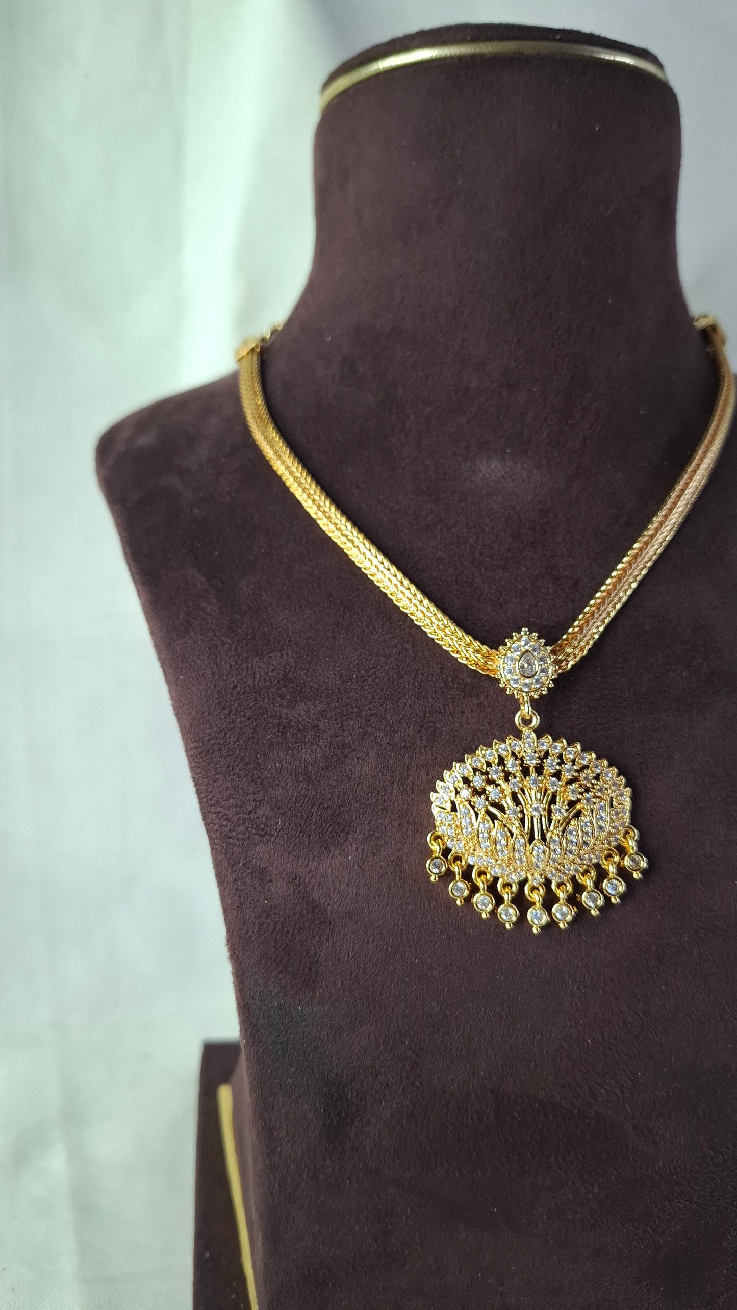 IMPON SHORT NECKLACE E0151