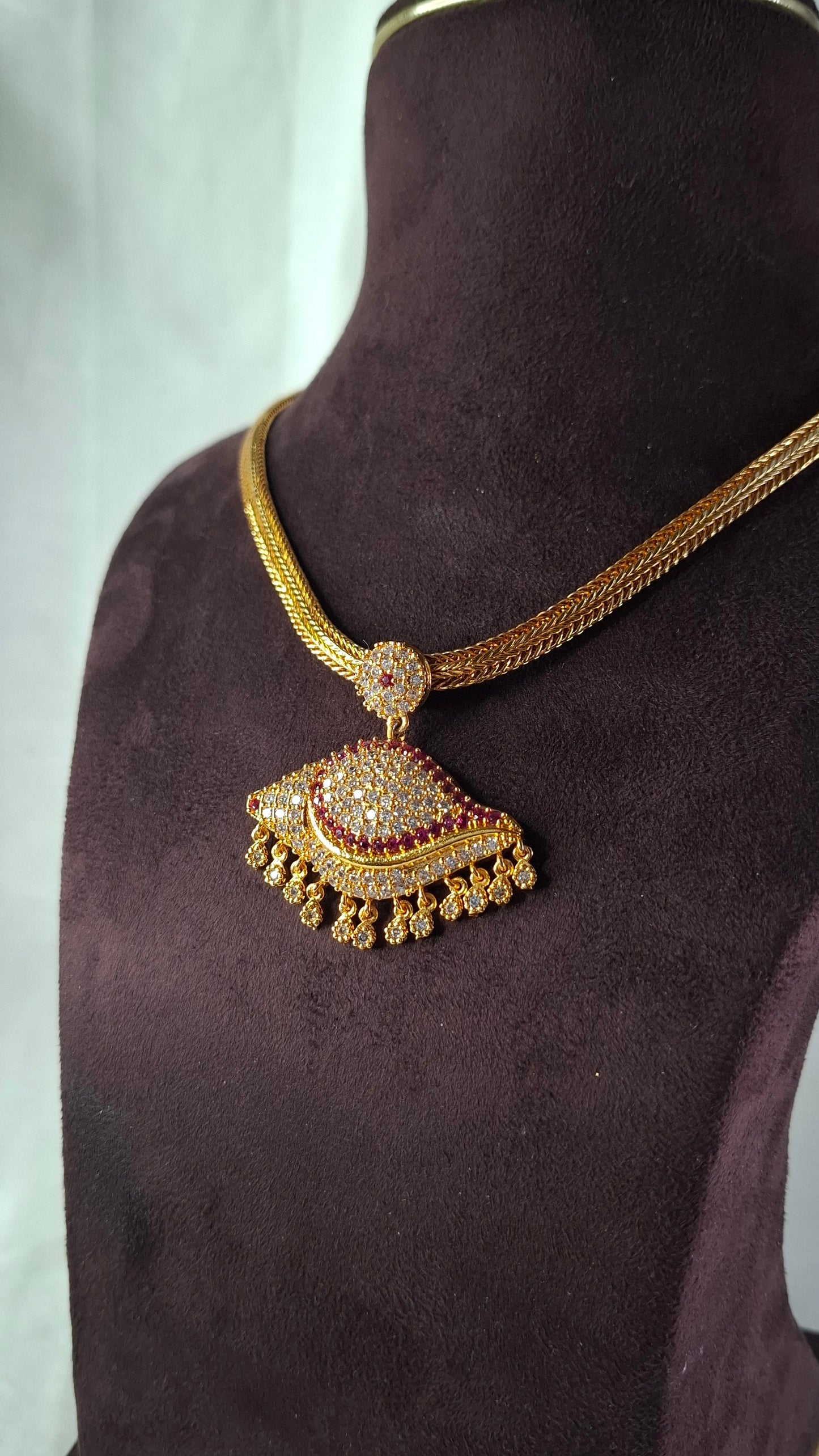 IMPON SHORT NECKLACE E0152