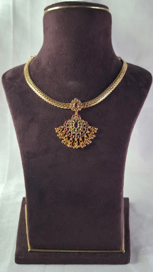 ANTIQUE GOLD SHORT NECKLACE E0238