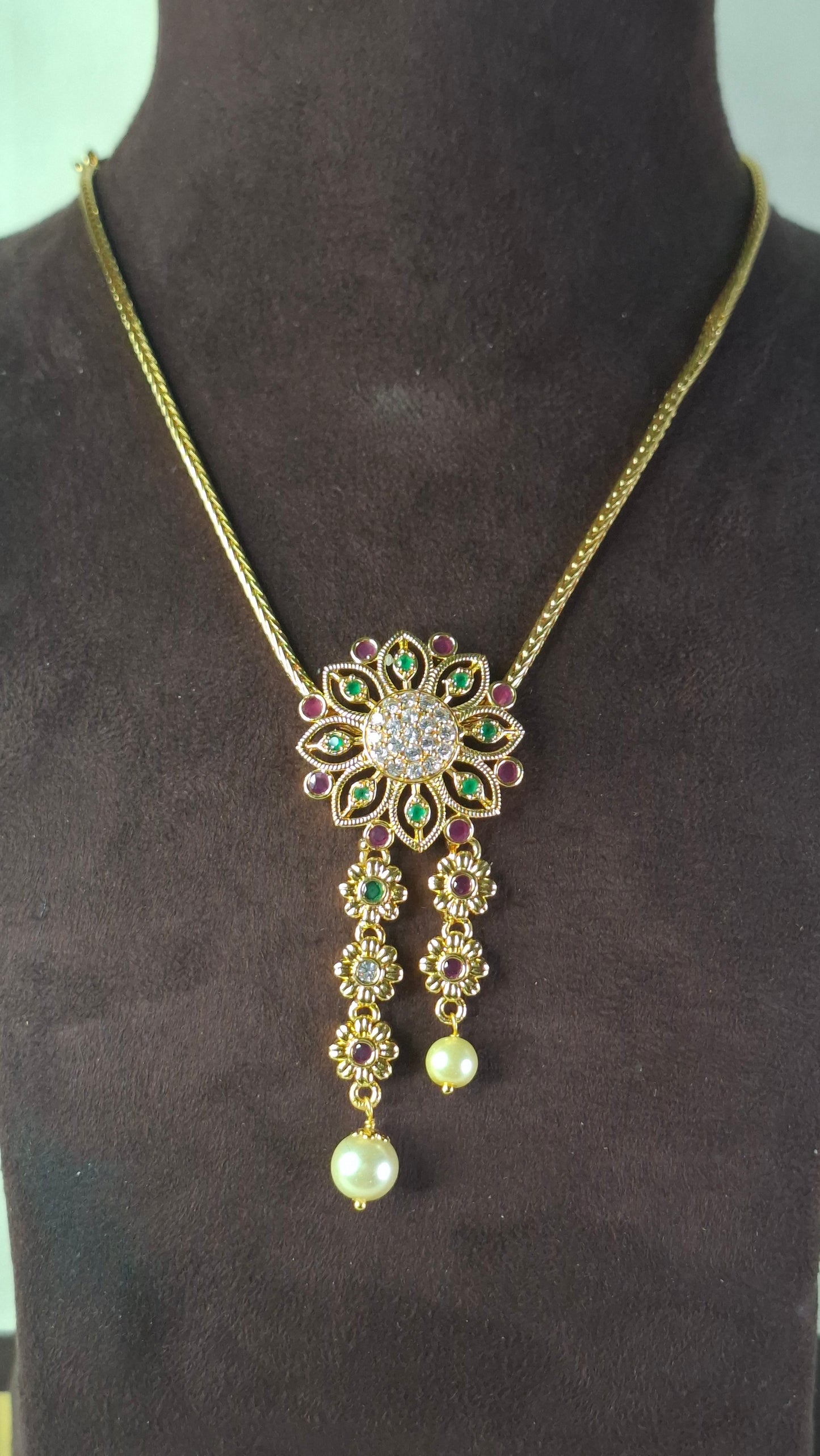 ANTIQUE GOLD SHORT NECKLACE E239