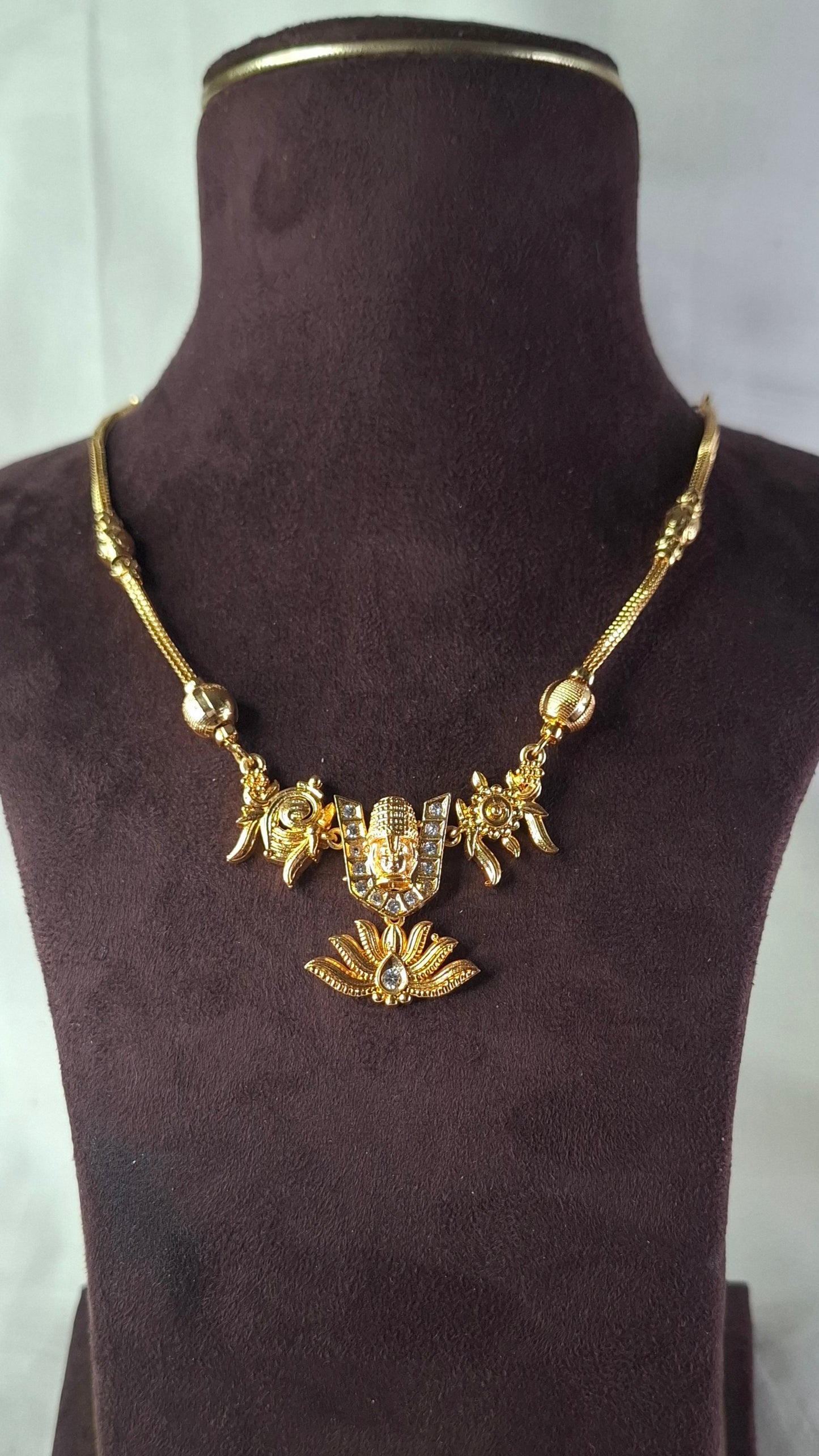ANTIQUE GOLD SHORT NECKLACE E0240