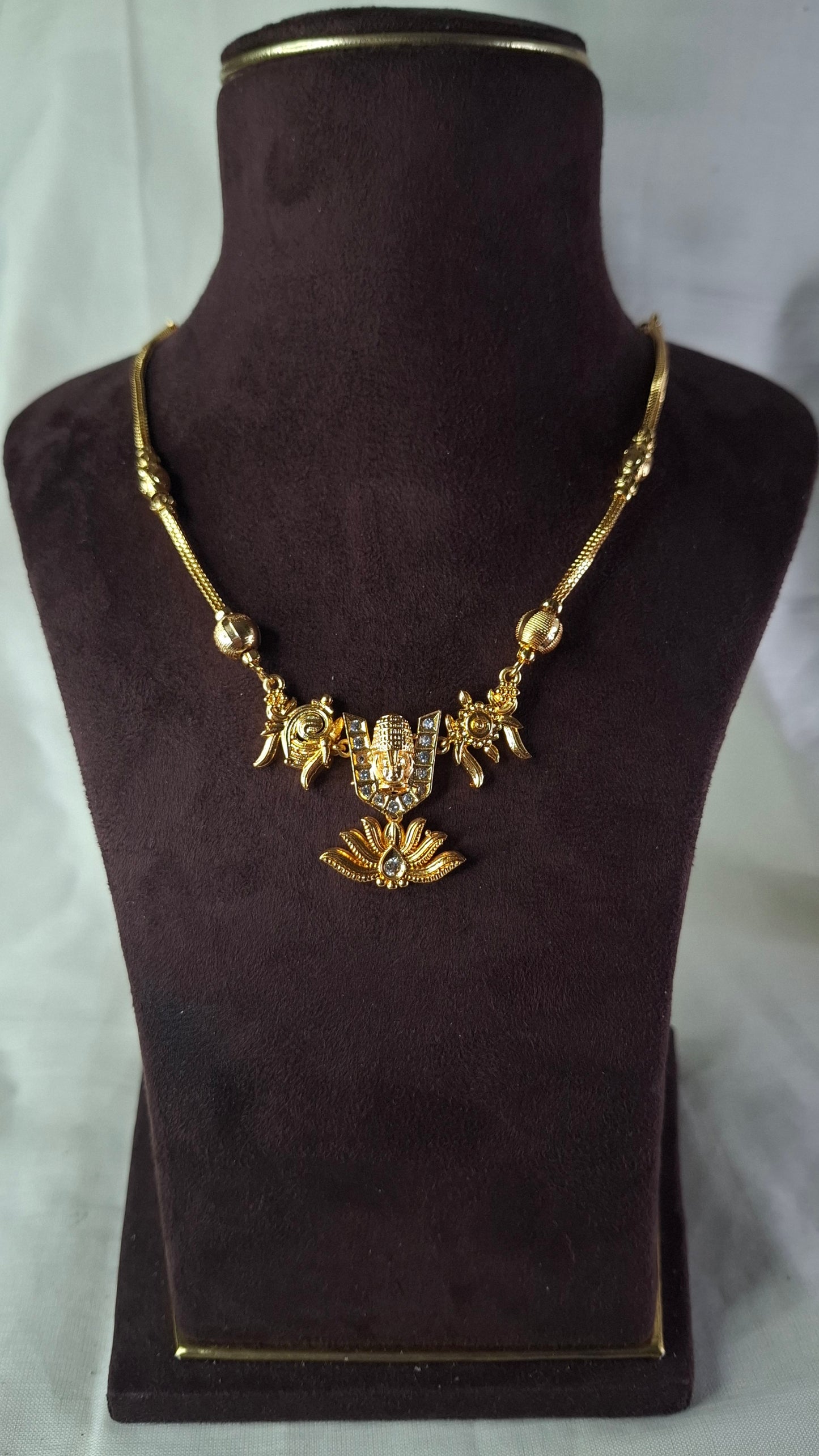 ANTIQUE GOLD SHORT NECKLACE E0240