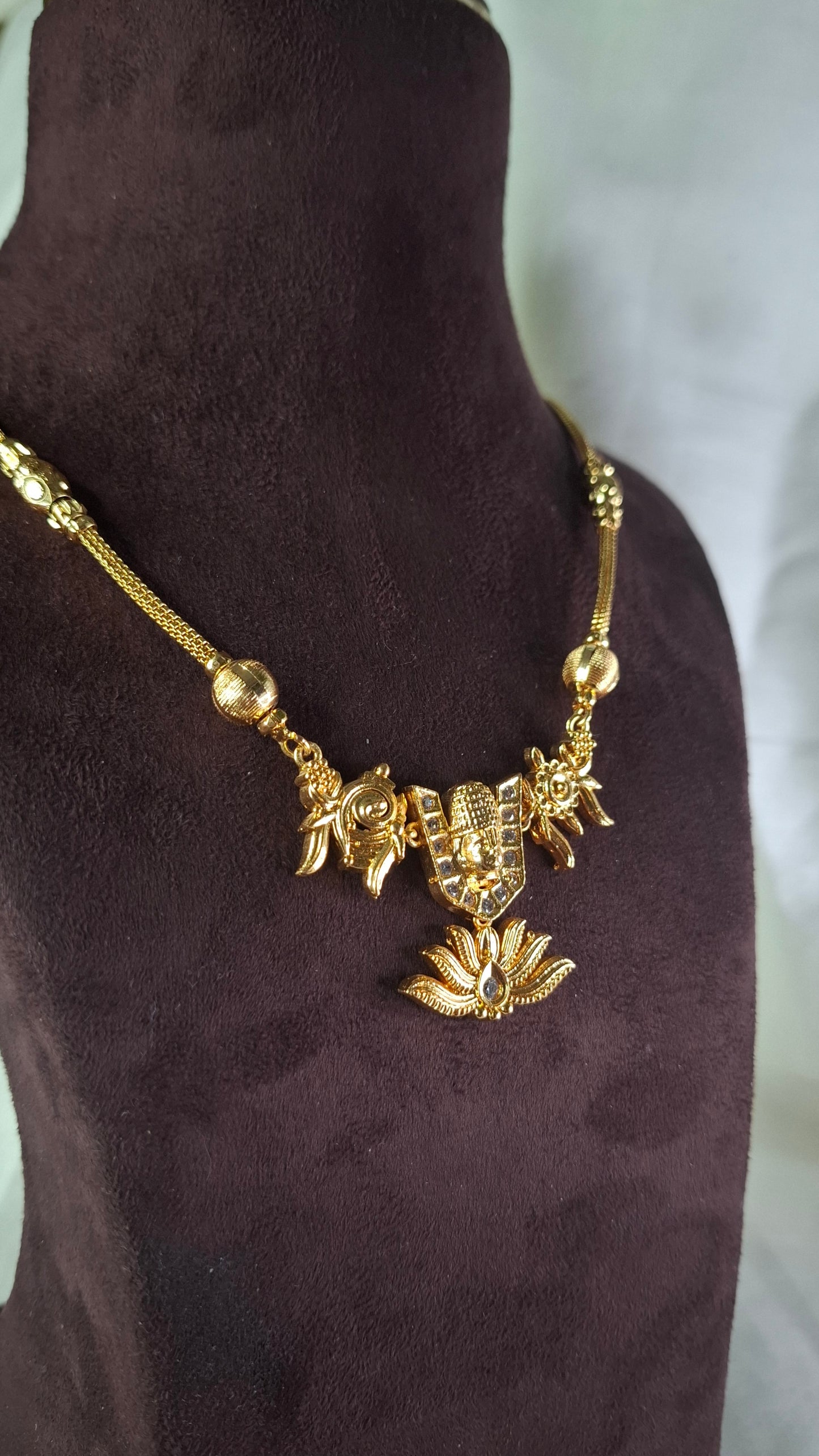 ANTIQUE GOLD SHORT NECKLACE E0240