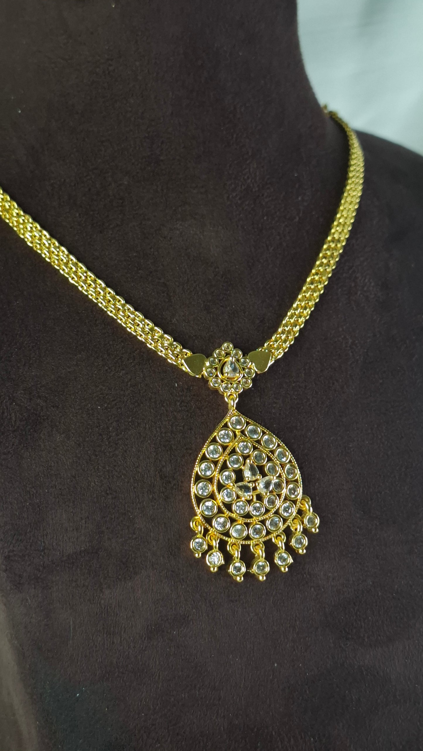 IMPON SHORT NECKLACE E0160