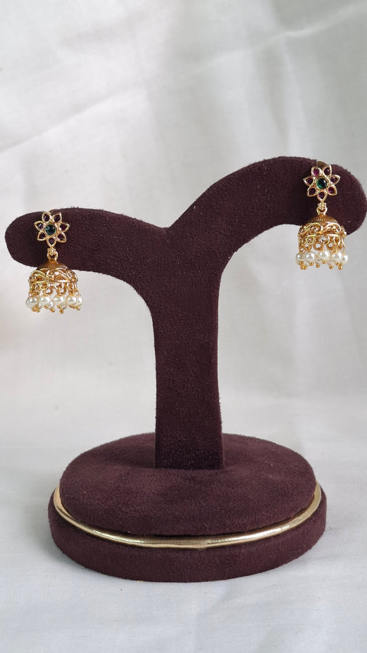 SMALL ANTIQUE GOLD JUMKHAS E0382