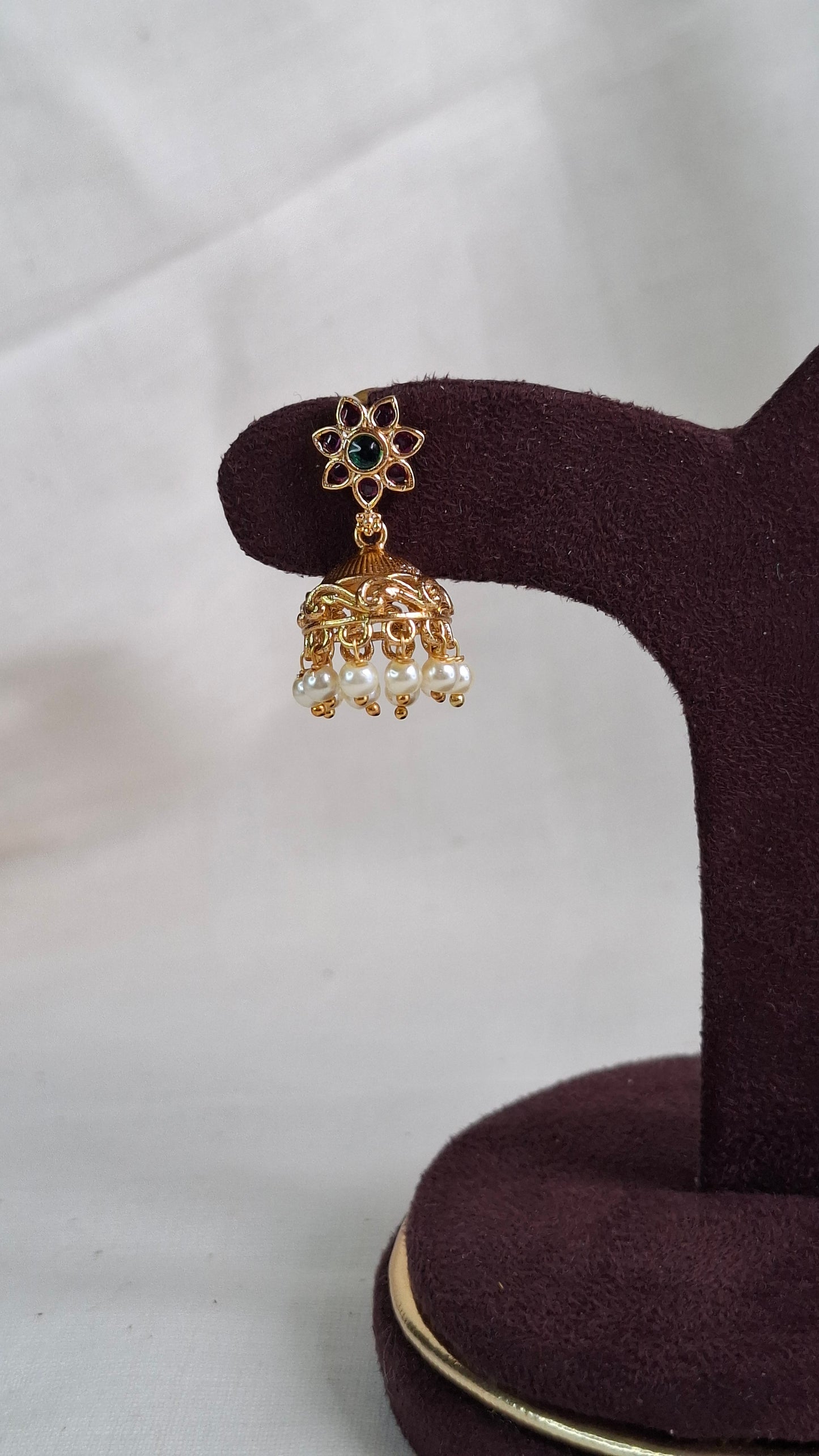 SMALL ANTIQUE GOLD JUMKHAS E0382