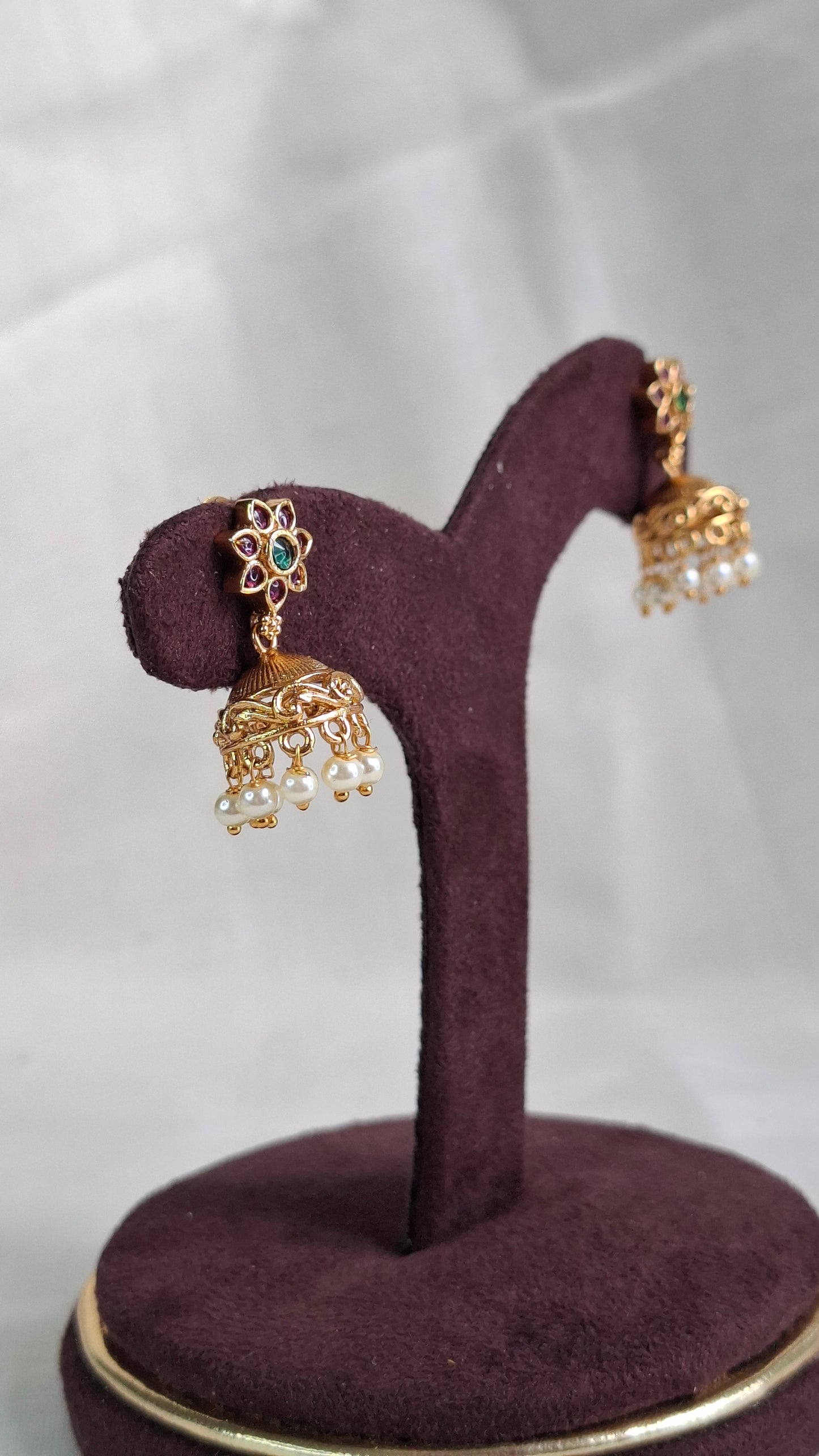 SMALL ANTIQUE GOLD JUMKHAS E0382