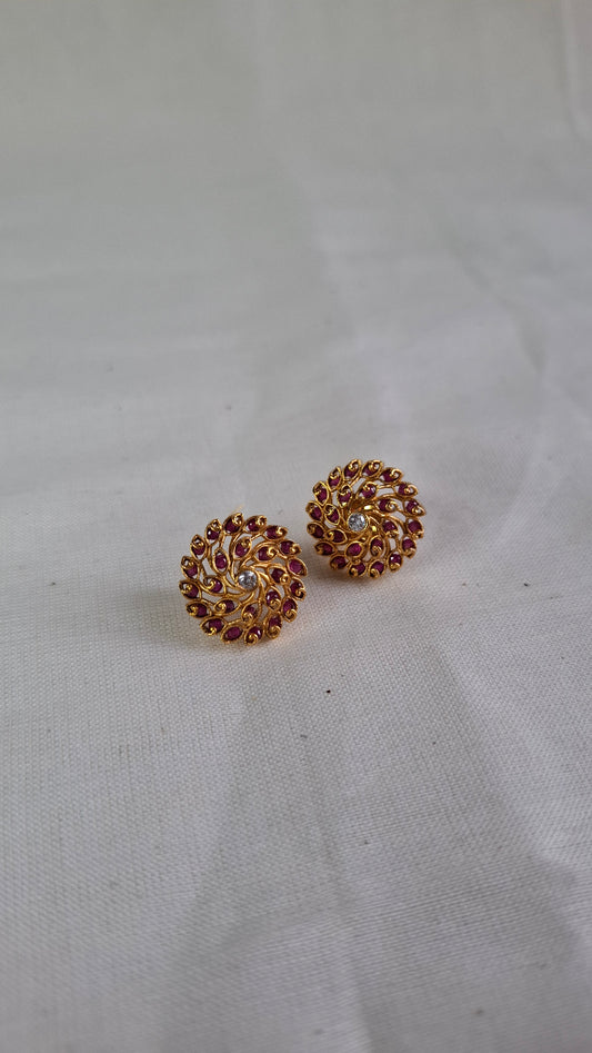 ANTIQUE GOLD STUDS E0384