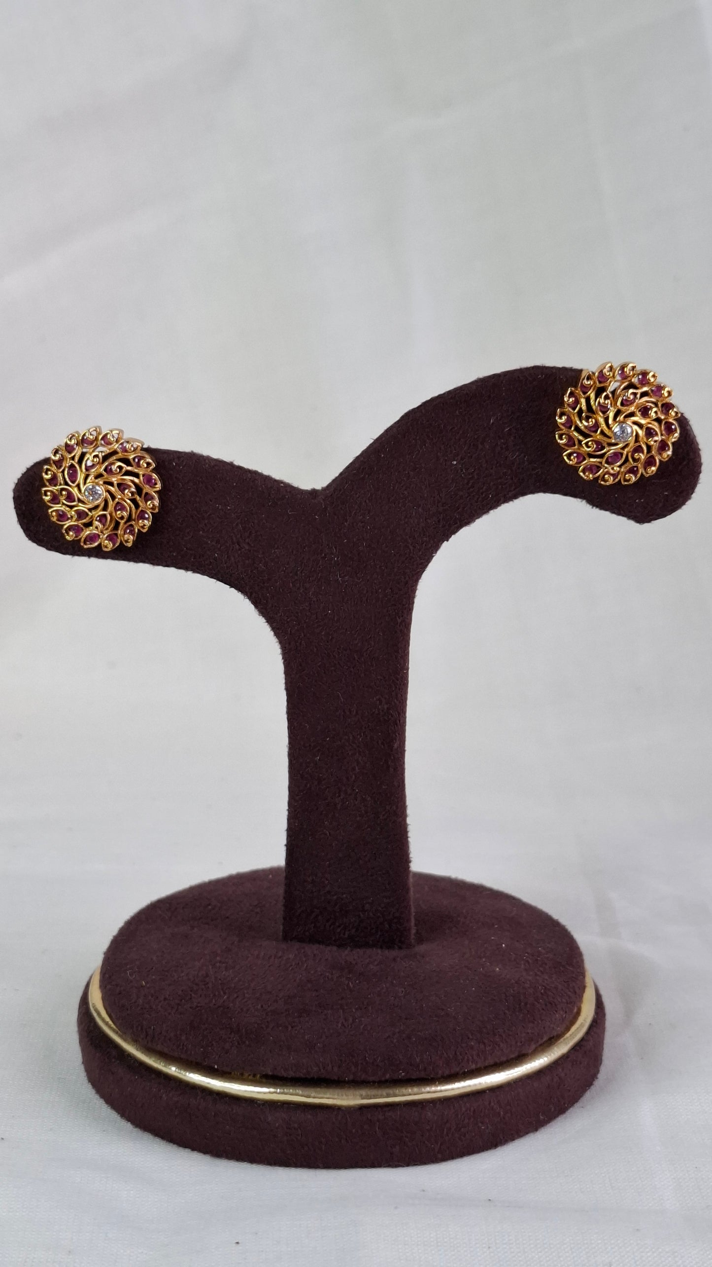 ANTIQUE GOLD STUDS E0384