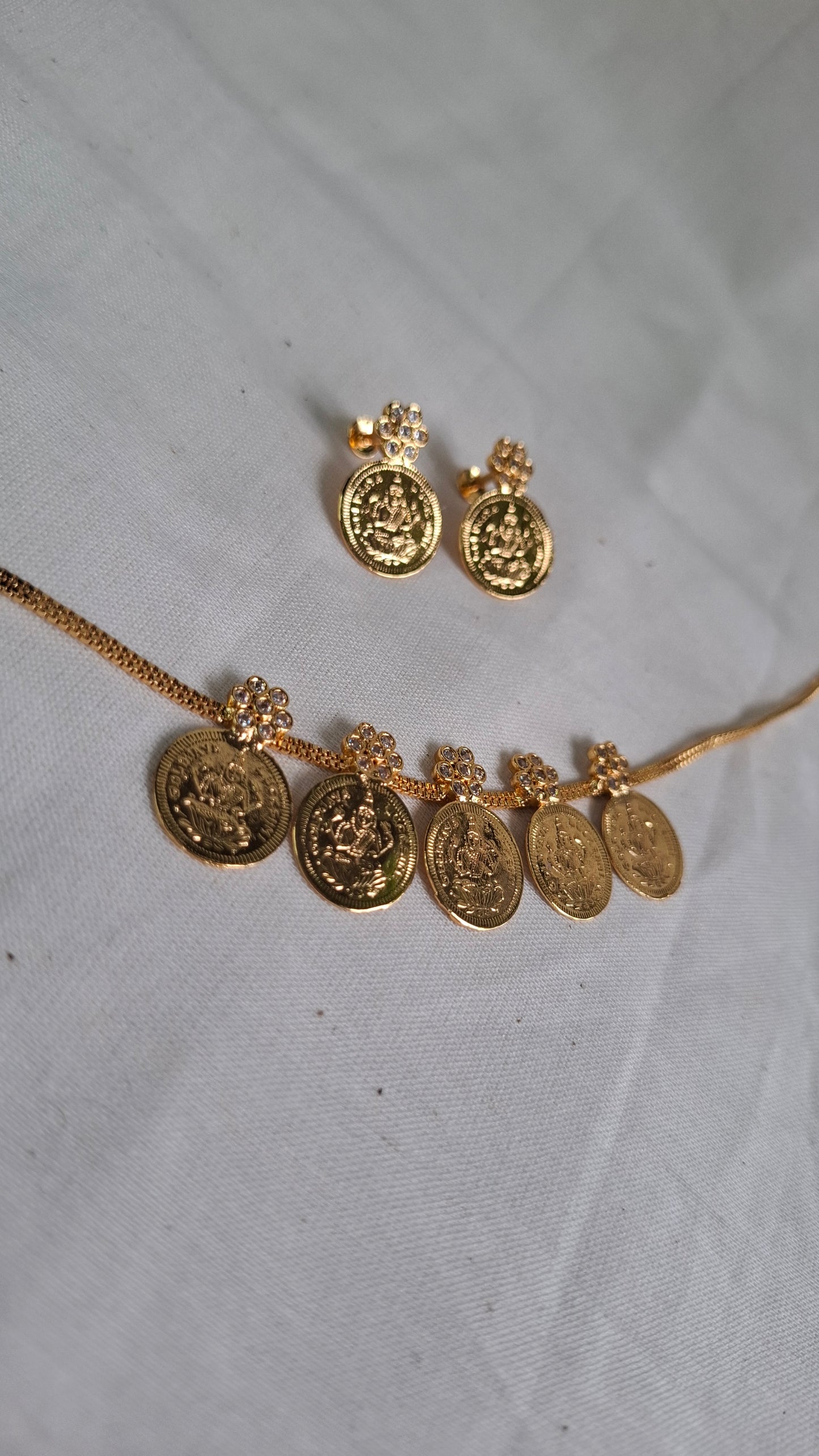 LAKSHMI GOLD COIN SHORT NECKLACE SET E0161