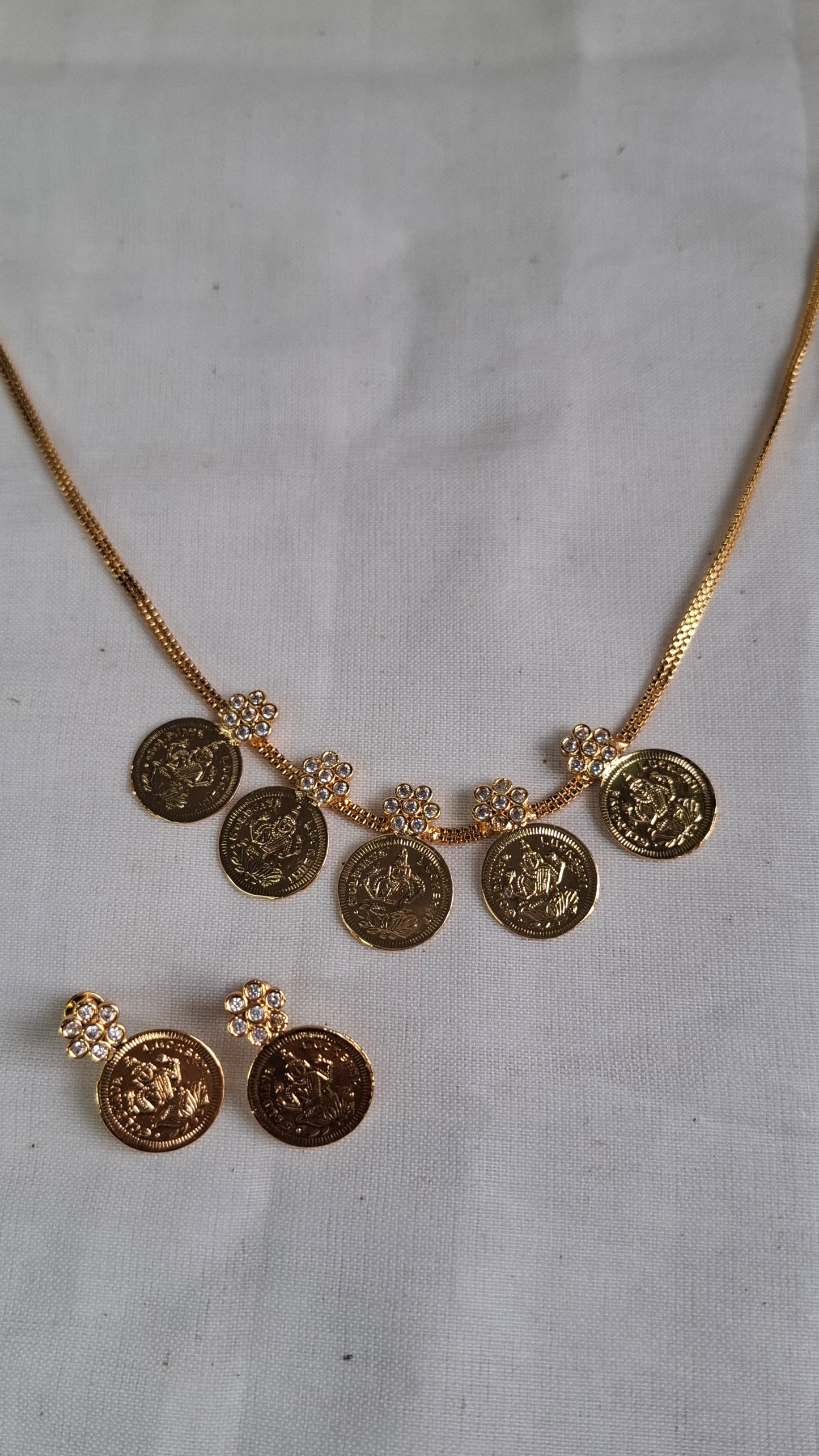 LAKSHMI GOLD COIN SHORT NECKLACE SET E0161
