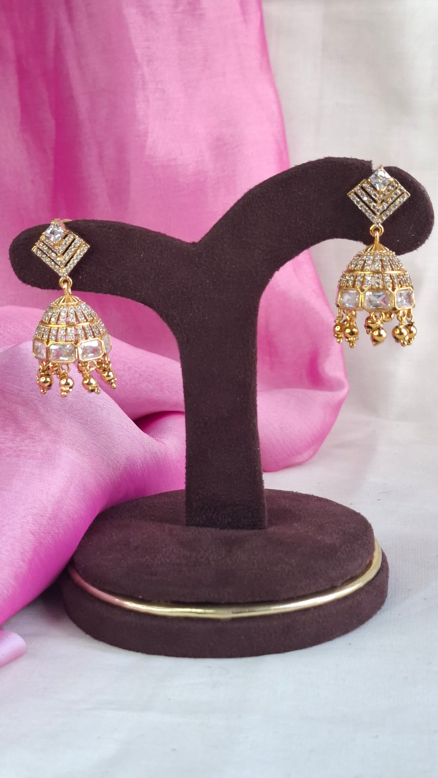 ANTIQUE GOLD A.D. STONE JUMKHAS E0395