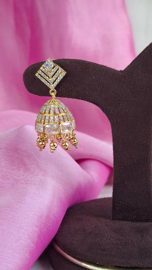 ANTIQUE GOLD A.D. STONE JUMKHAS E0395