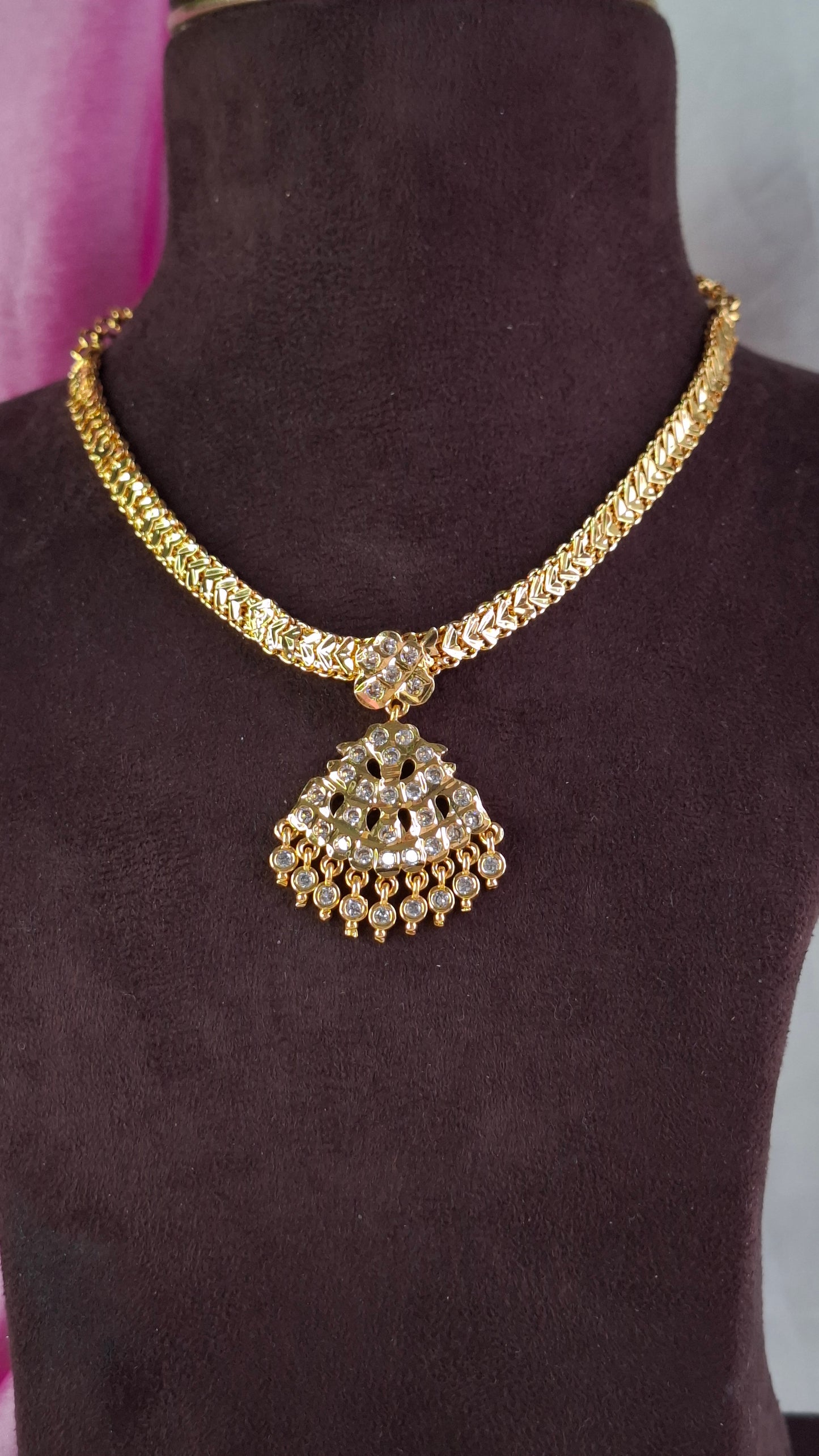 GOLD PLATED WHITE STONE NECKLACE E0163