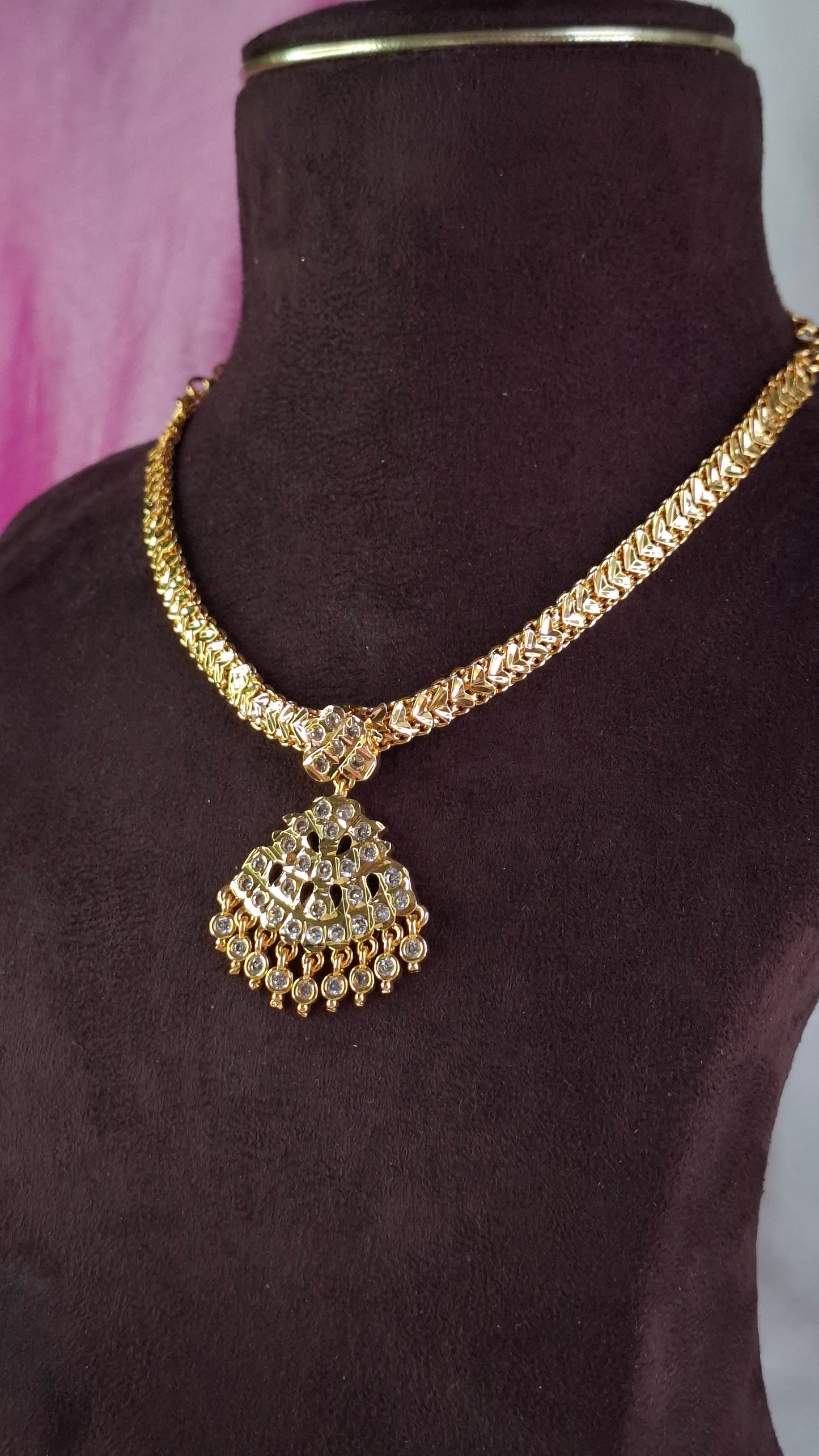 GOLD PLATED WHITE STONE NECKLACE E0163