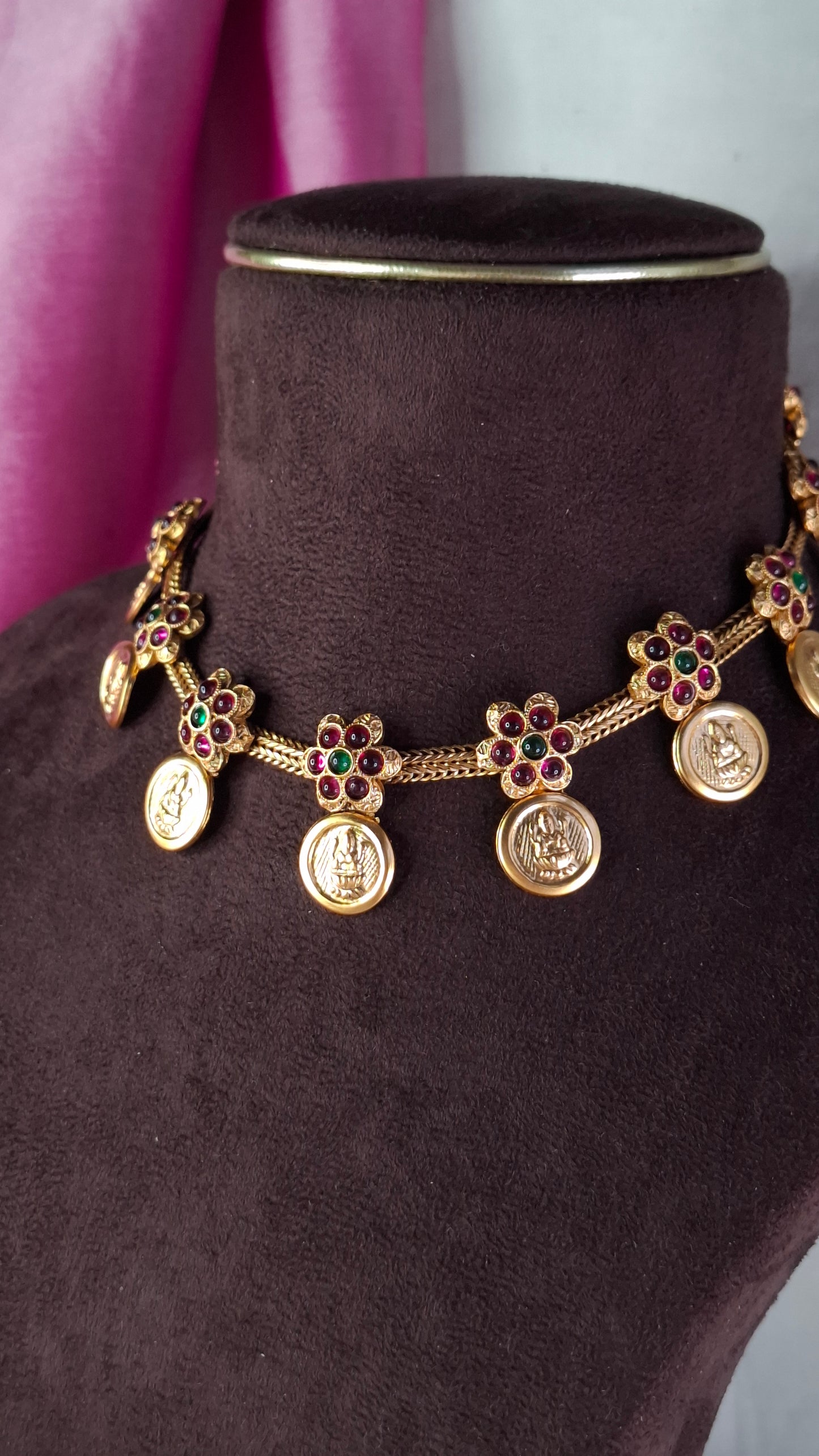 ANTIQUE GOLD SET E0246