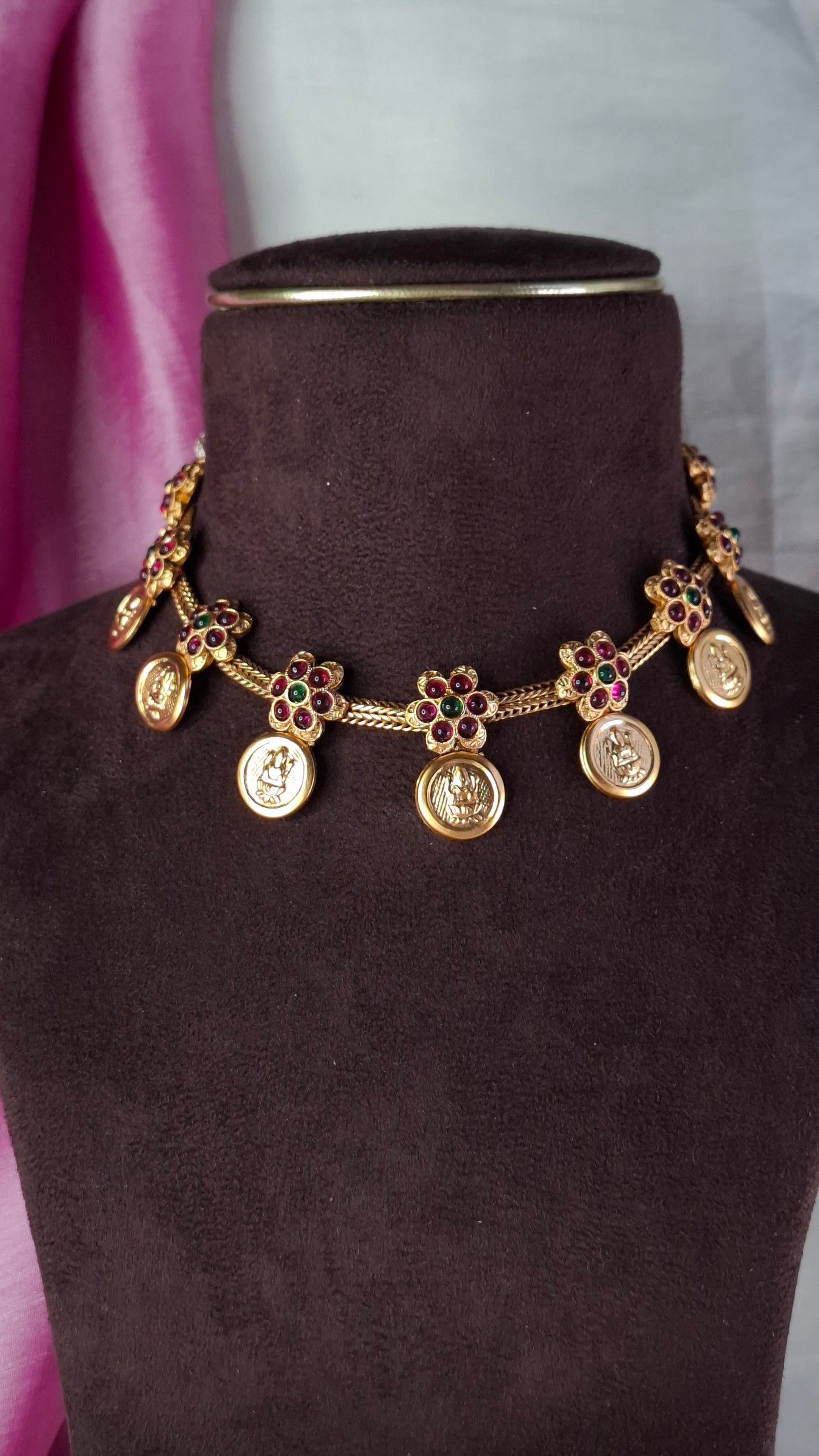 ANTIQUE GOLD SET E0246