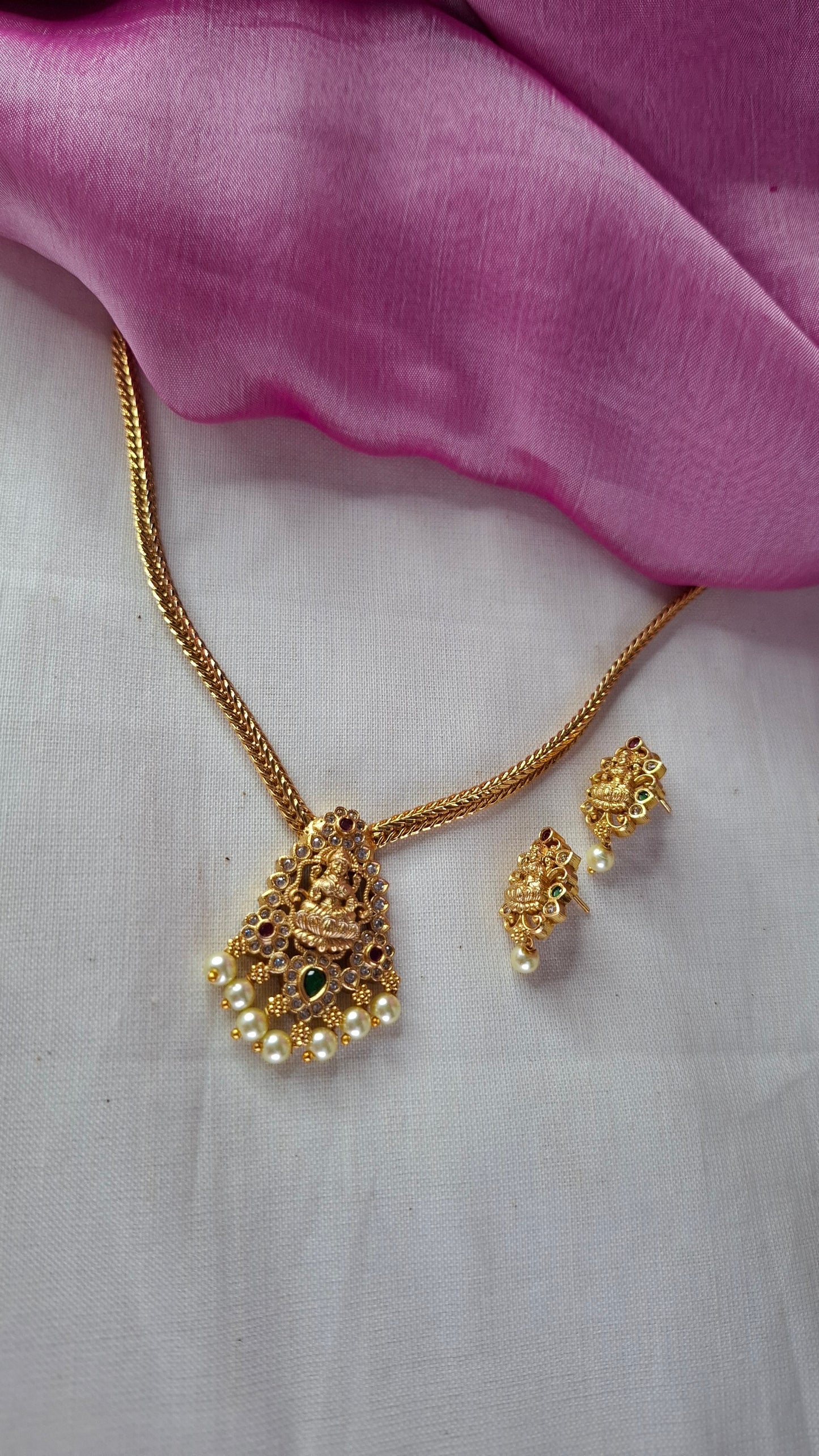 ANTIQUE GOLD SET E0247