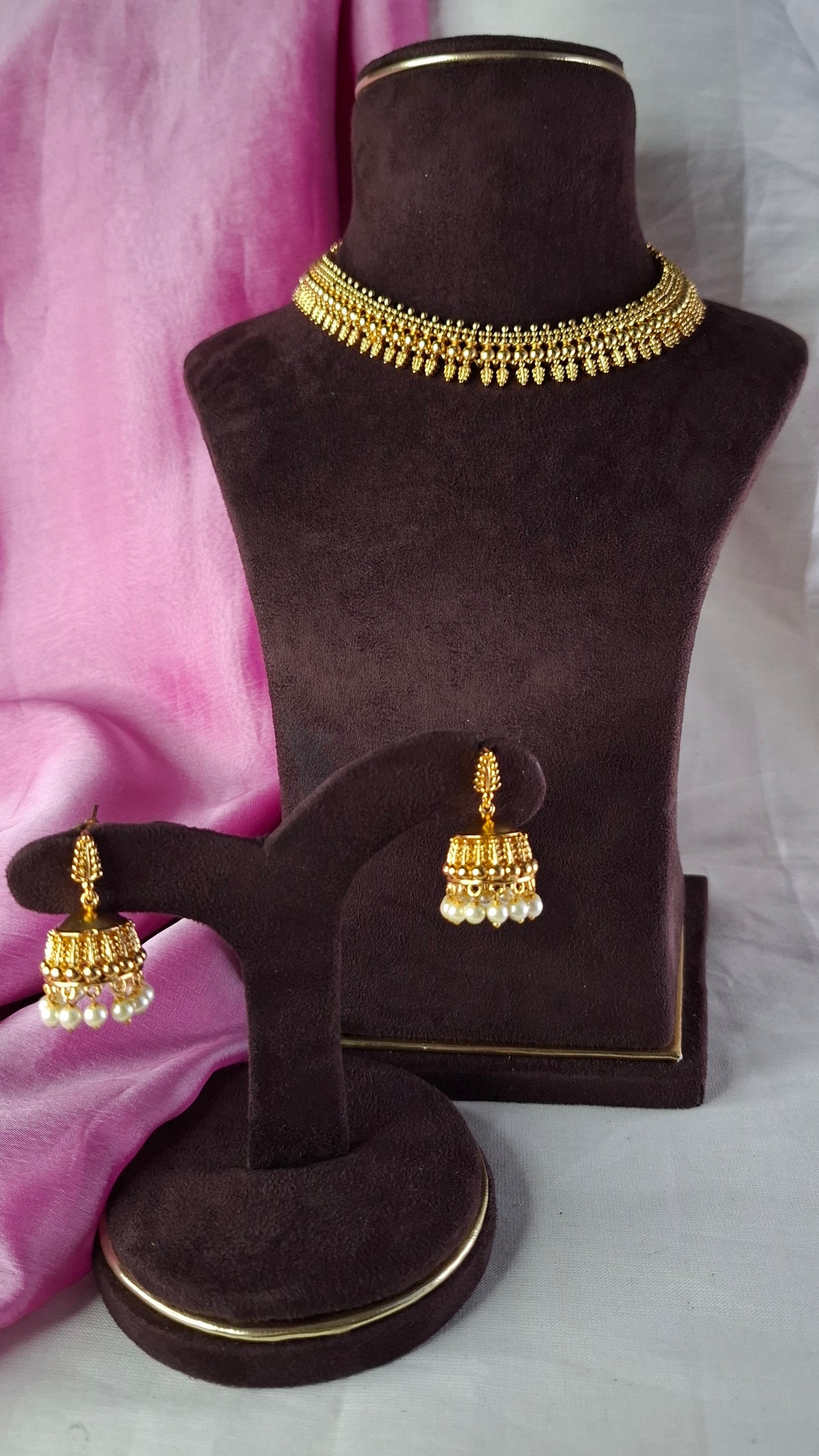 ANTIQUE GOLD SHORT NECKLACE & EARRINGS E0250