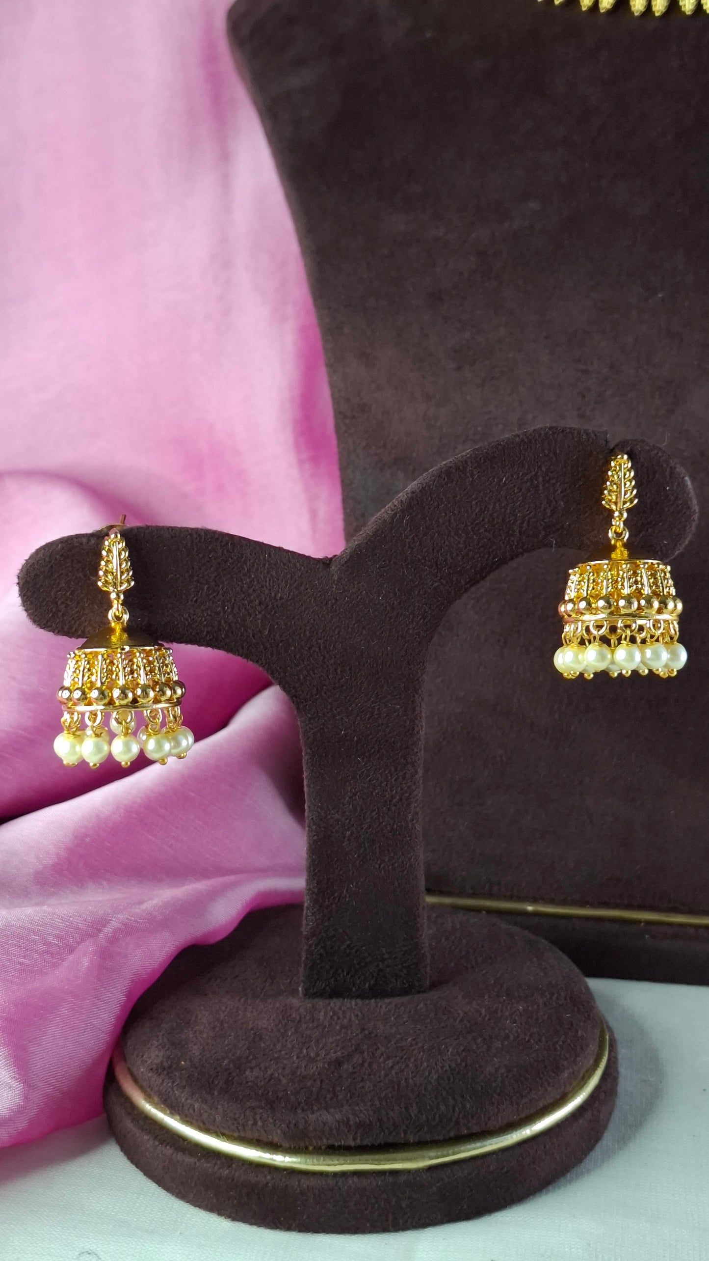 ANTIQUE GOLD SHORT NECKLACE & EARRINGS E0250