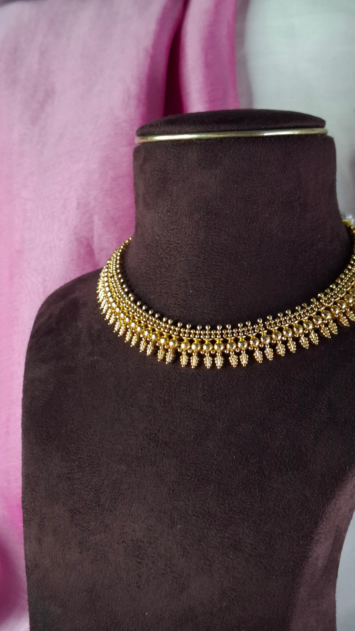 ANTIQUE GOLD SHORT NECKLACE & EARRINGS E0250